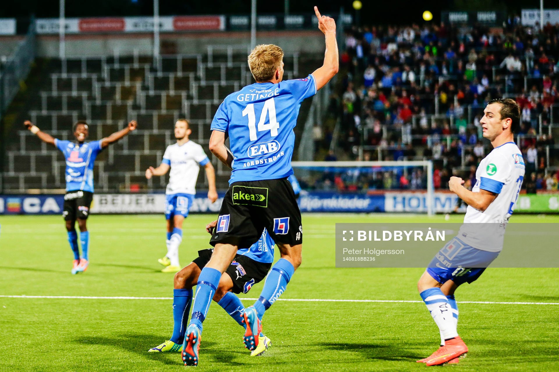 Halmstads Mikael Boman jublar