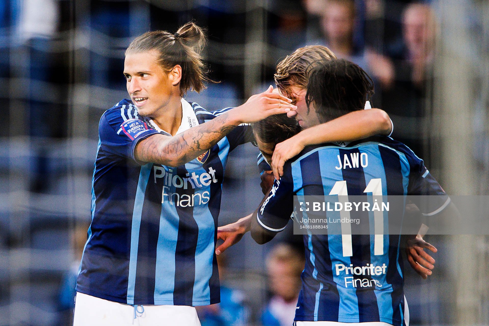 Djurgårdens Aleksandar Prijovic jublar och kramar om Haris