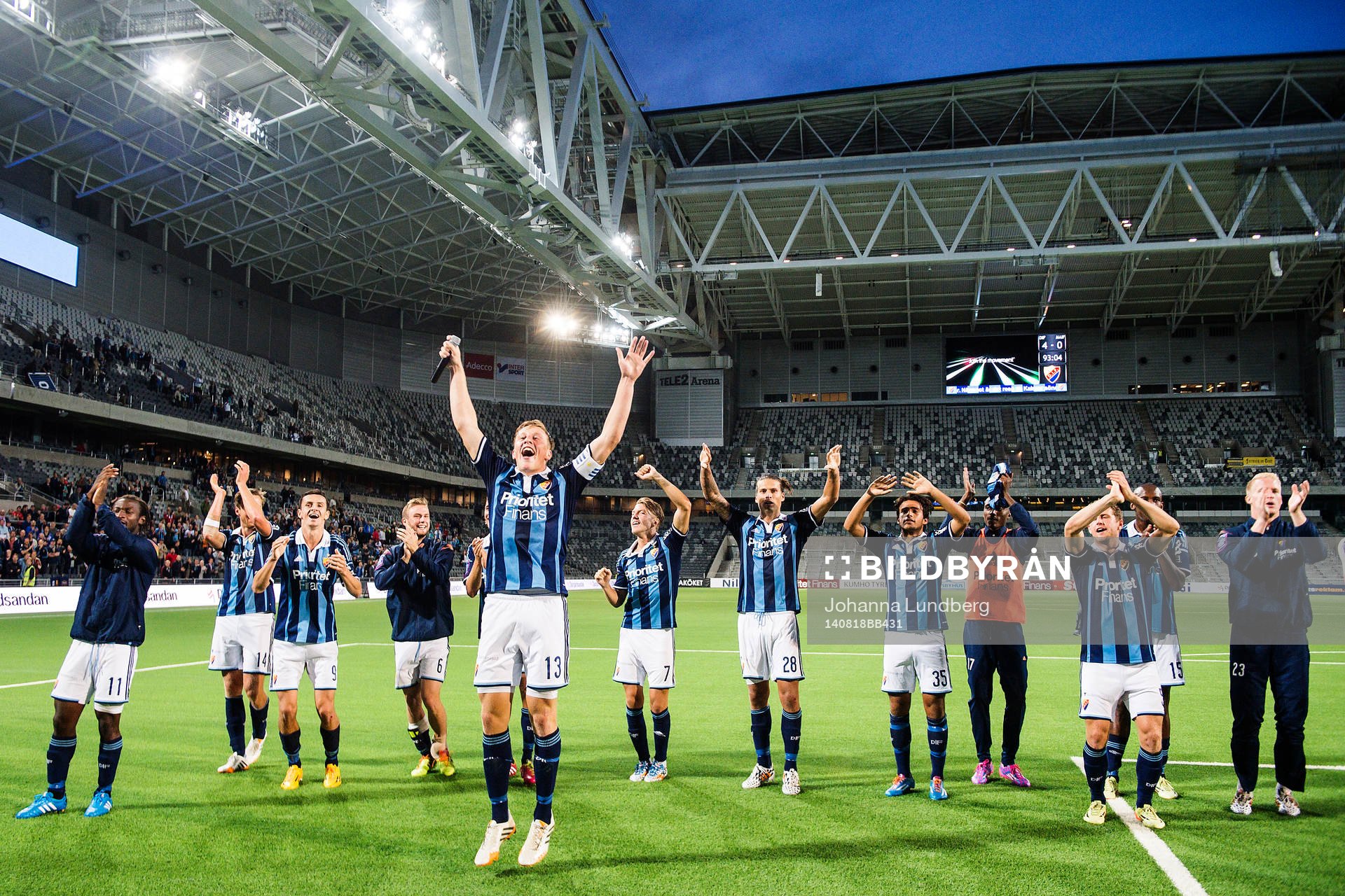 Djurgårdens Emil Bergström jublar med sina lagkamrater