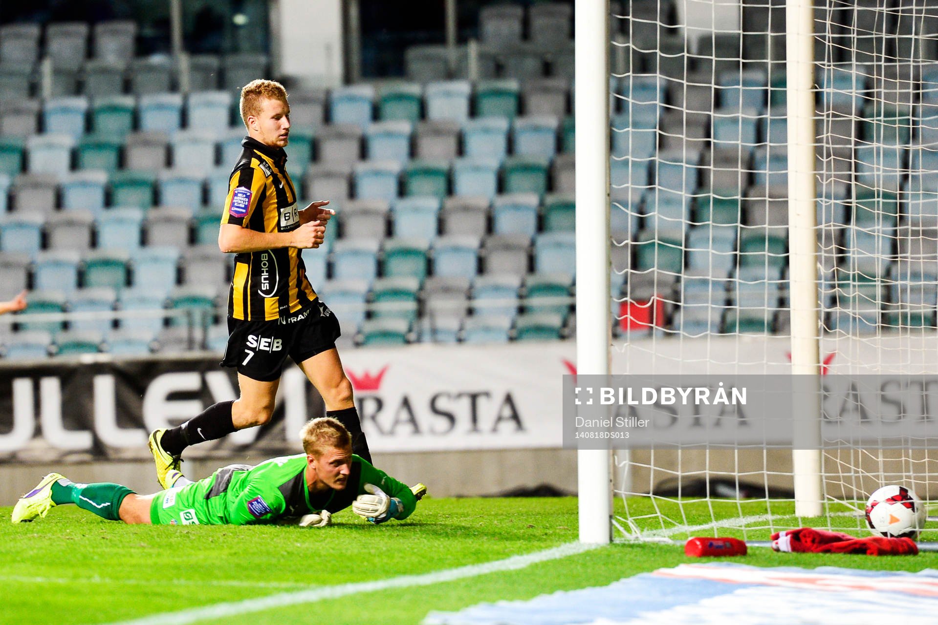 Häckens Simon Gustafson gör 1-1