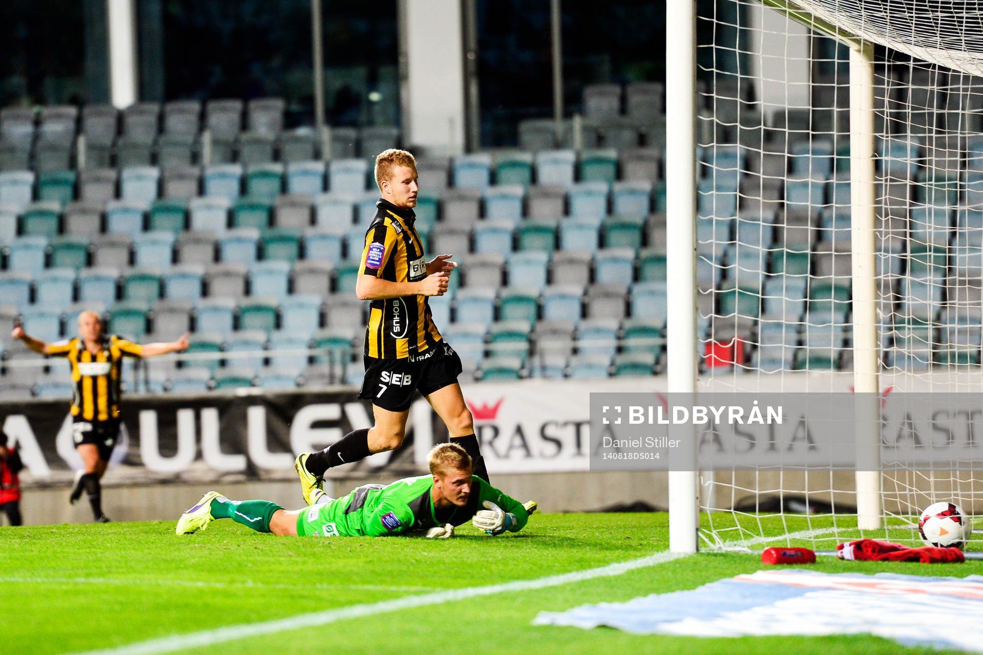 Häckens Simon Gustafson gör 1-1