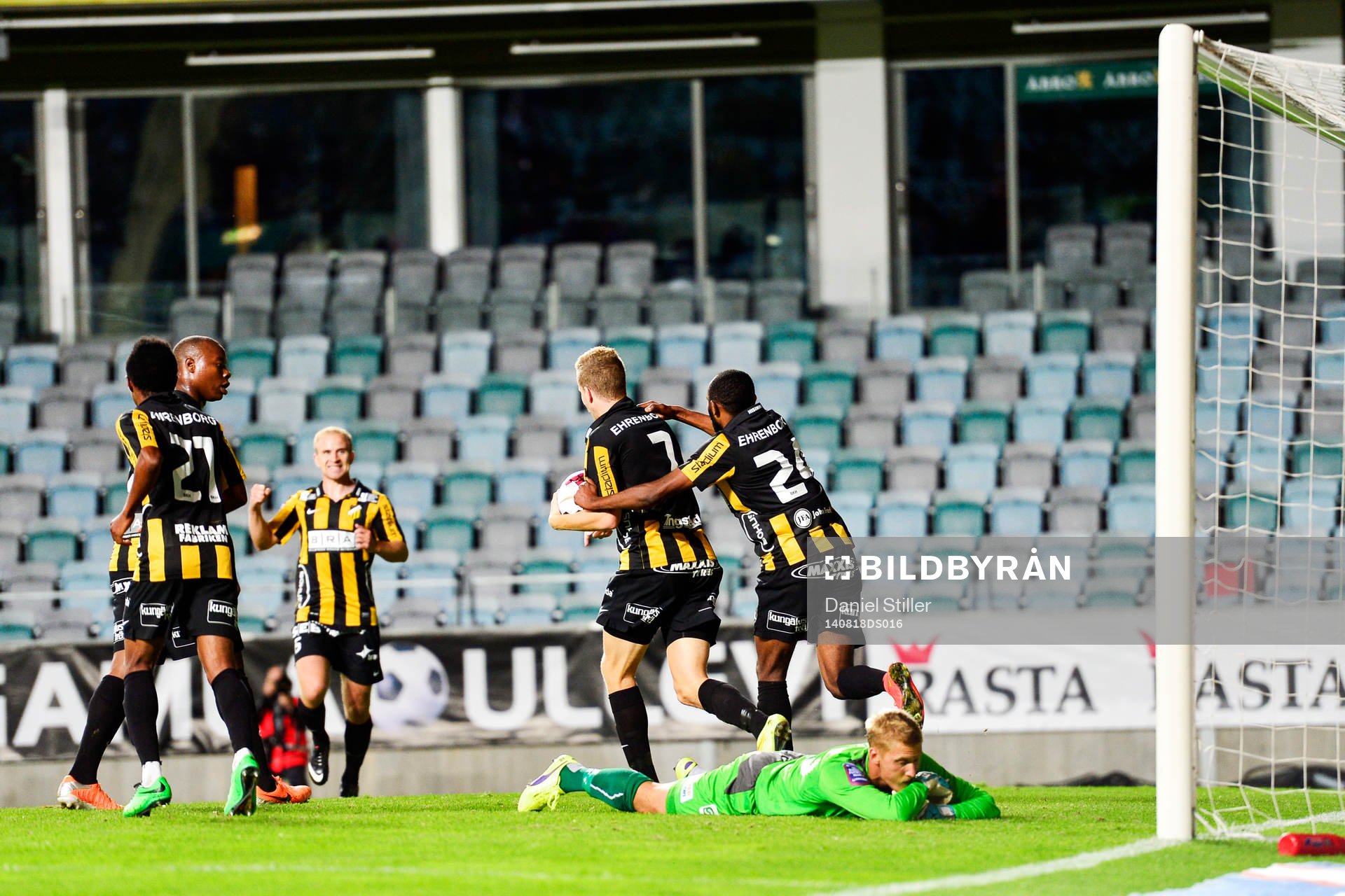 Häckens Simon Gustafson jublar