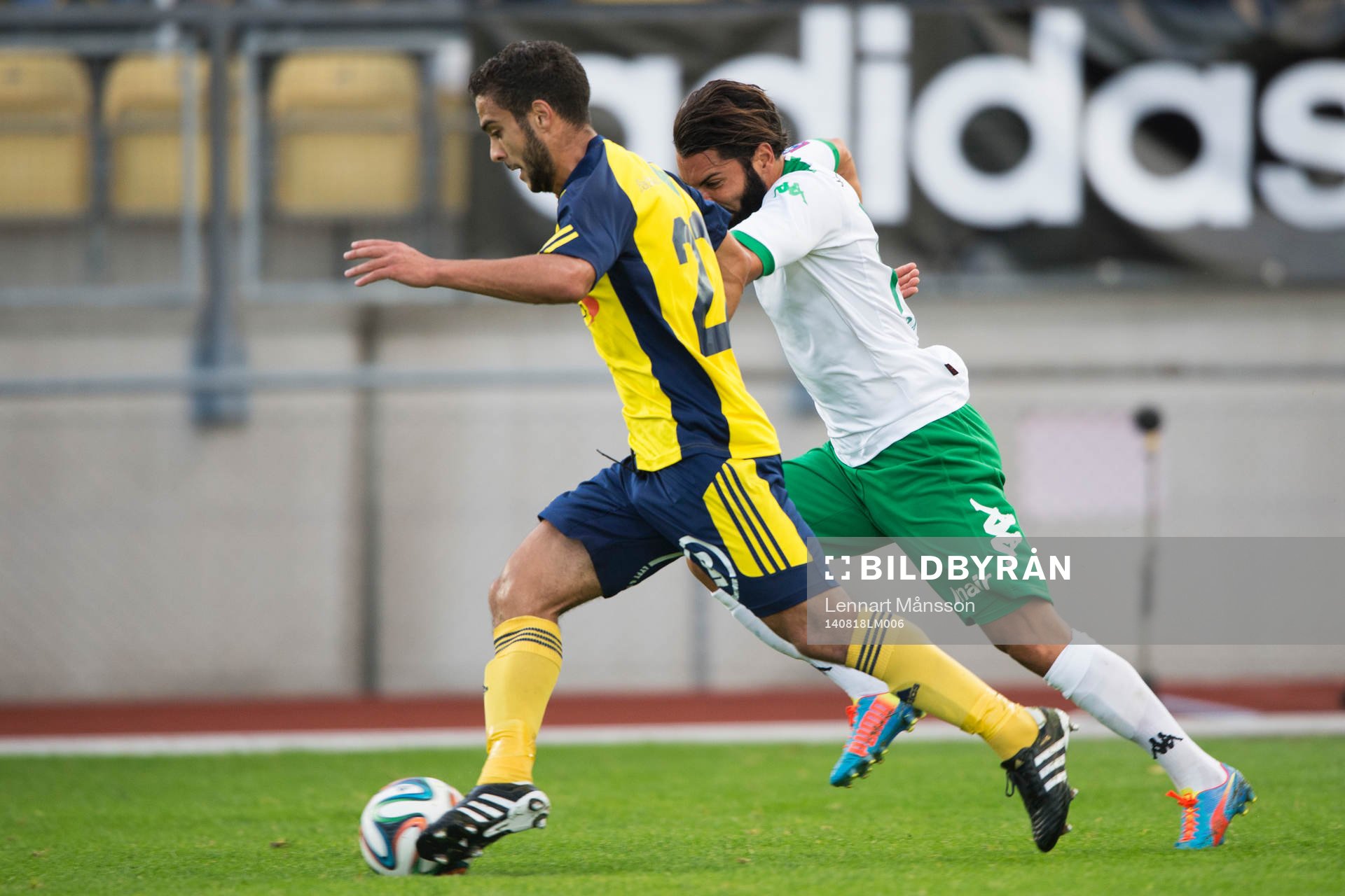 Hammarbys Stefan Batan jagar Ängelholms Othman El Kabir i