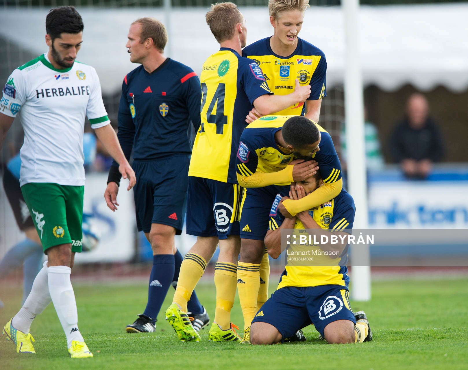 Ängelholms Othman El Kabir har gjort 1-0 och Albin