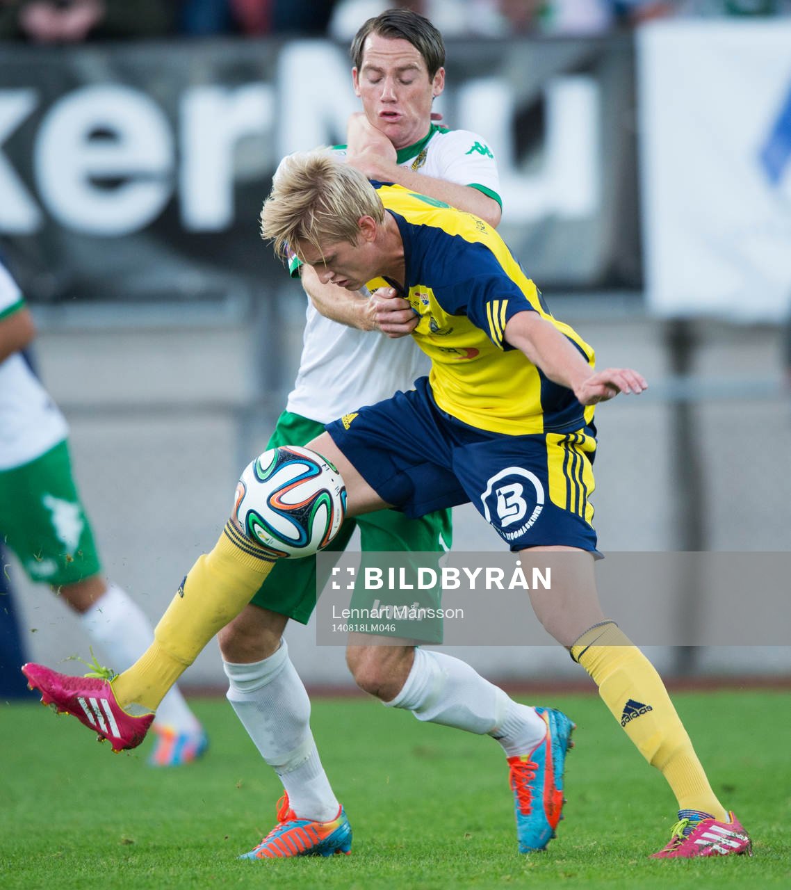 Hammarbys Johan Persson och Ängelholms Andreas Karlsson  i matchen i Superettan mellan Ängelholm och Hammarby 18 augusti 2014.