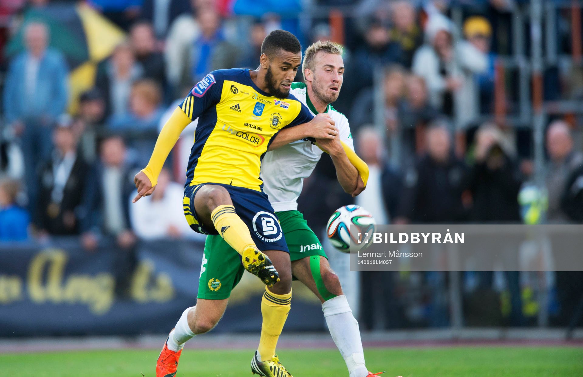 Ängelholms Junes Barny och Hammarbys Daniel Theorin  i