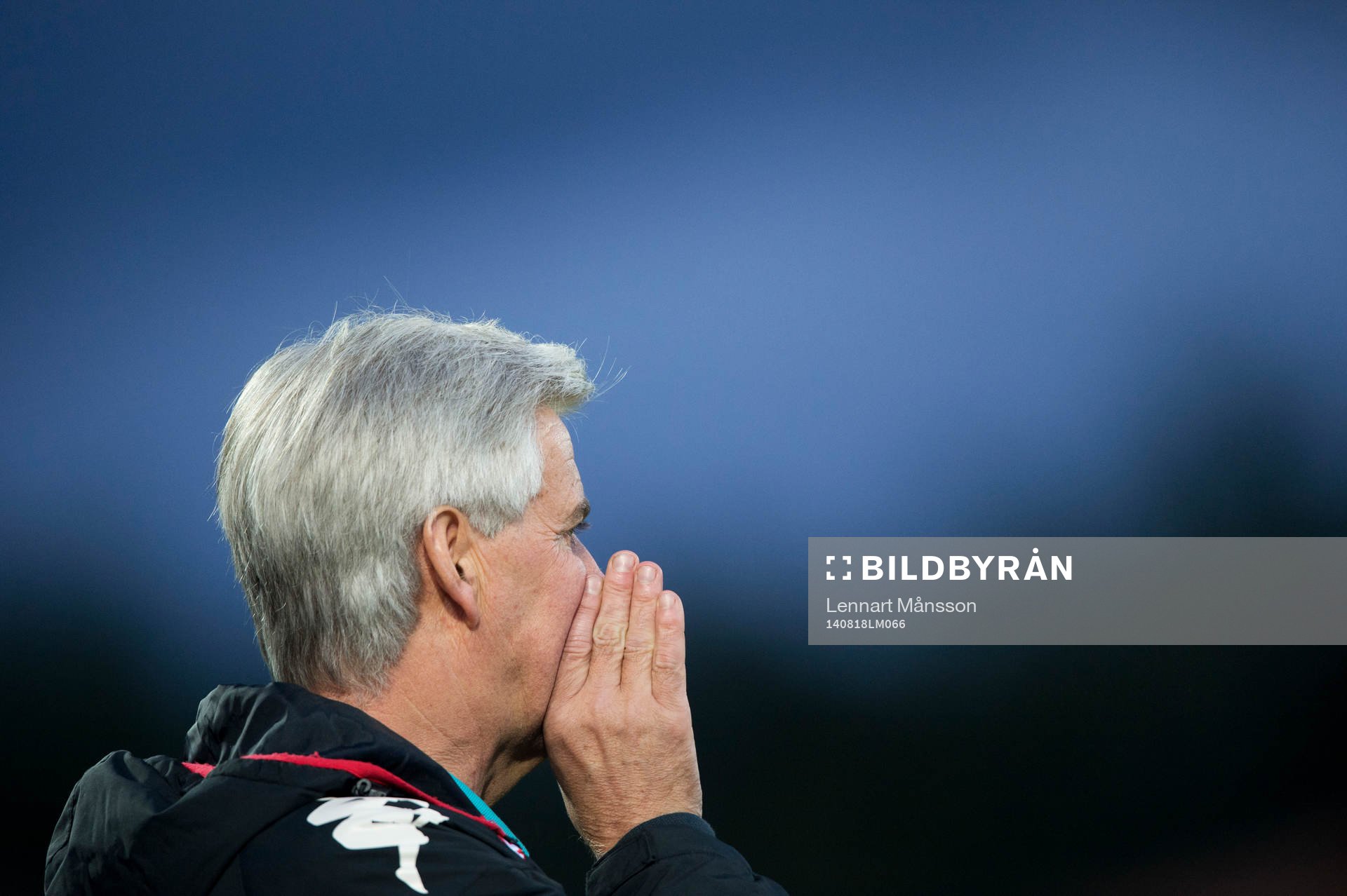 Hammarbys tränare Nanne Bergstrand  i matchen i Superettan
