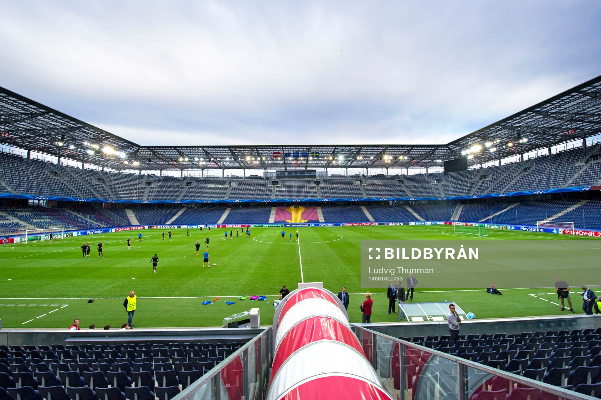 Översiktsbild över Red Bull Arena under en träning med Malmö FF inför matchen i kvalet till Champions League mellan Red Bull Salzburg och Malmö FF den 18 augusti 2014 i Salzburg.