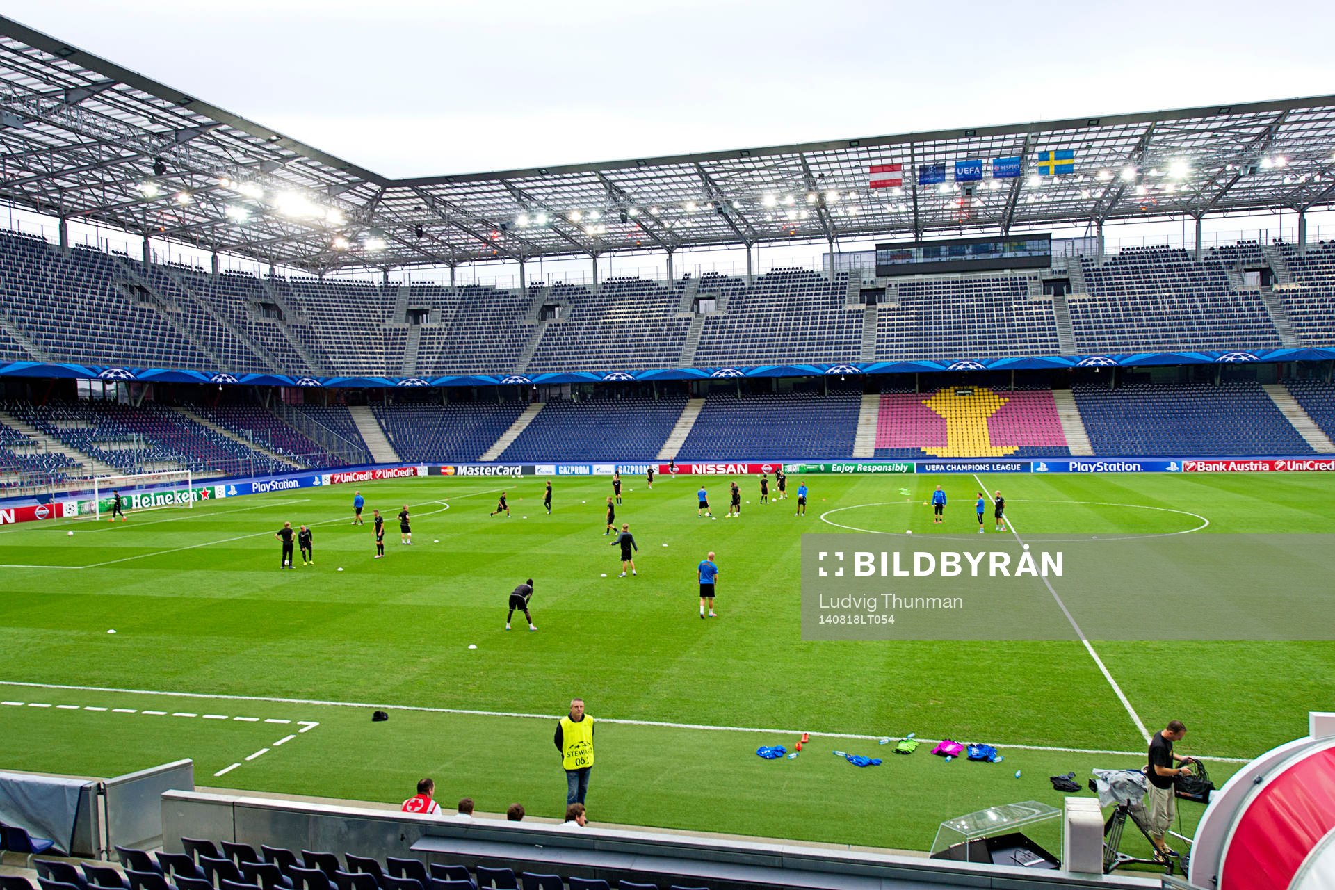 Översiktsbild över Red Bull Arena under en träning med Malmö FF inför matchen i kvalet till Champions League mellan Red Bull Salzburg och Malmö FF den 18 augusti 2014 i Salzburg.