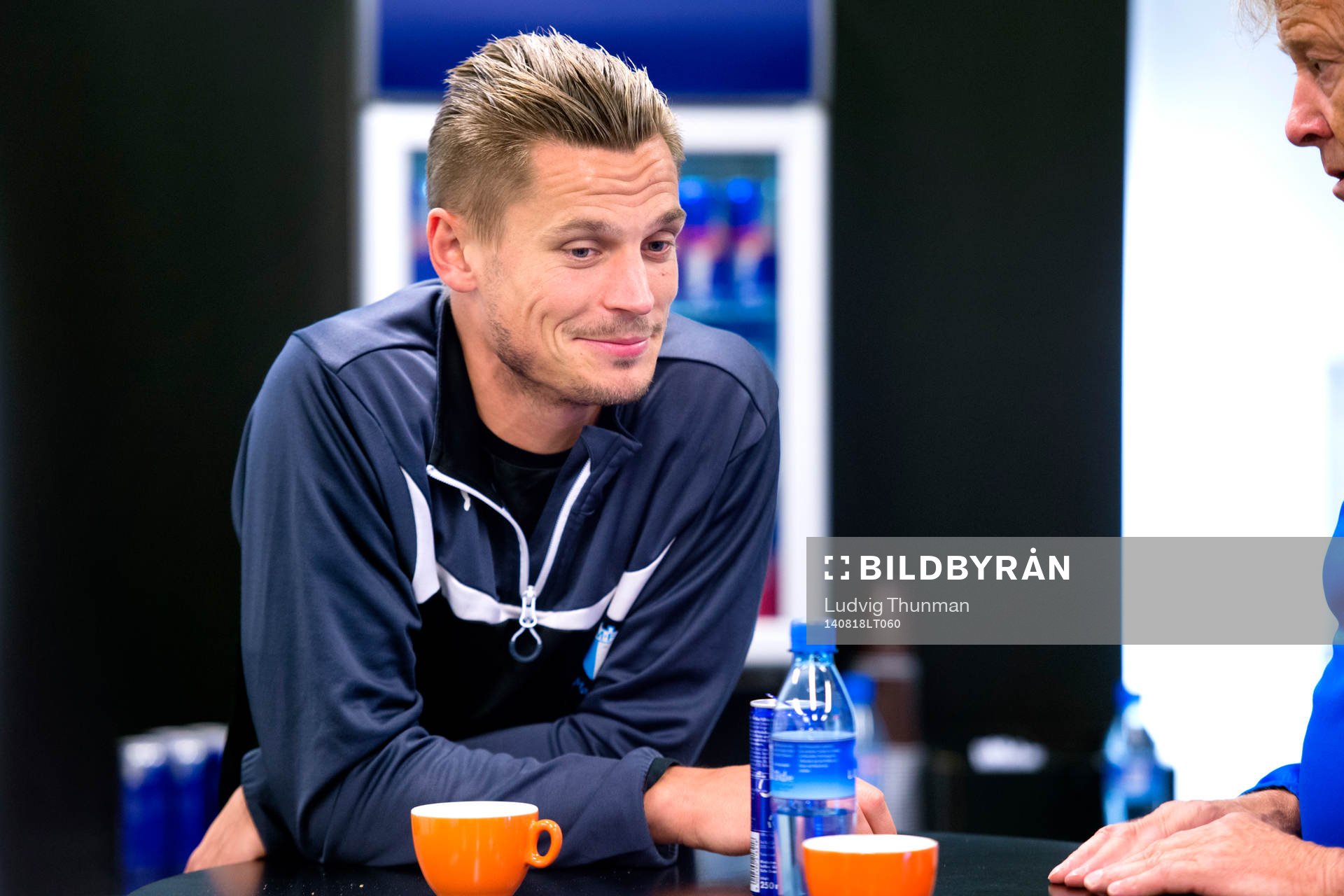 Malmö FFs Markus Rosenberg väntar på att en presskonferens ska börja inför matchen i kvalet till Champions League mellan Red Bull Salzburg och Malmö FF den 18 augusti 2014 i Salzburg.