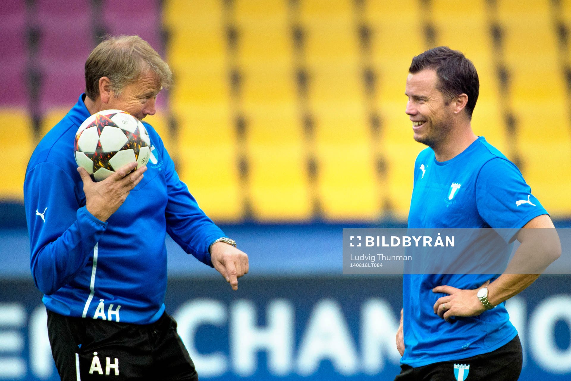 Malmö FFs tränare Åge Hareide och sportchef Daniel Andersson under en träning inför matchen i kvalet till Champions League mellan Red Bull Salzburg och Malmö FF den 18 augusti 2014 i Salzburg.