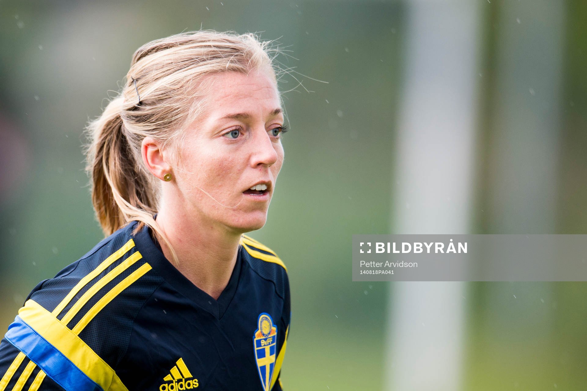 Sveriges Linda Sembrant under en träning inför VM-kvalmatchen mot Polen den 18 augusti 2014 i Gdansk.