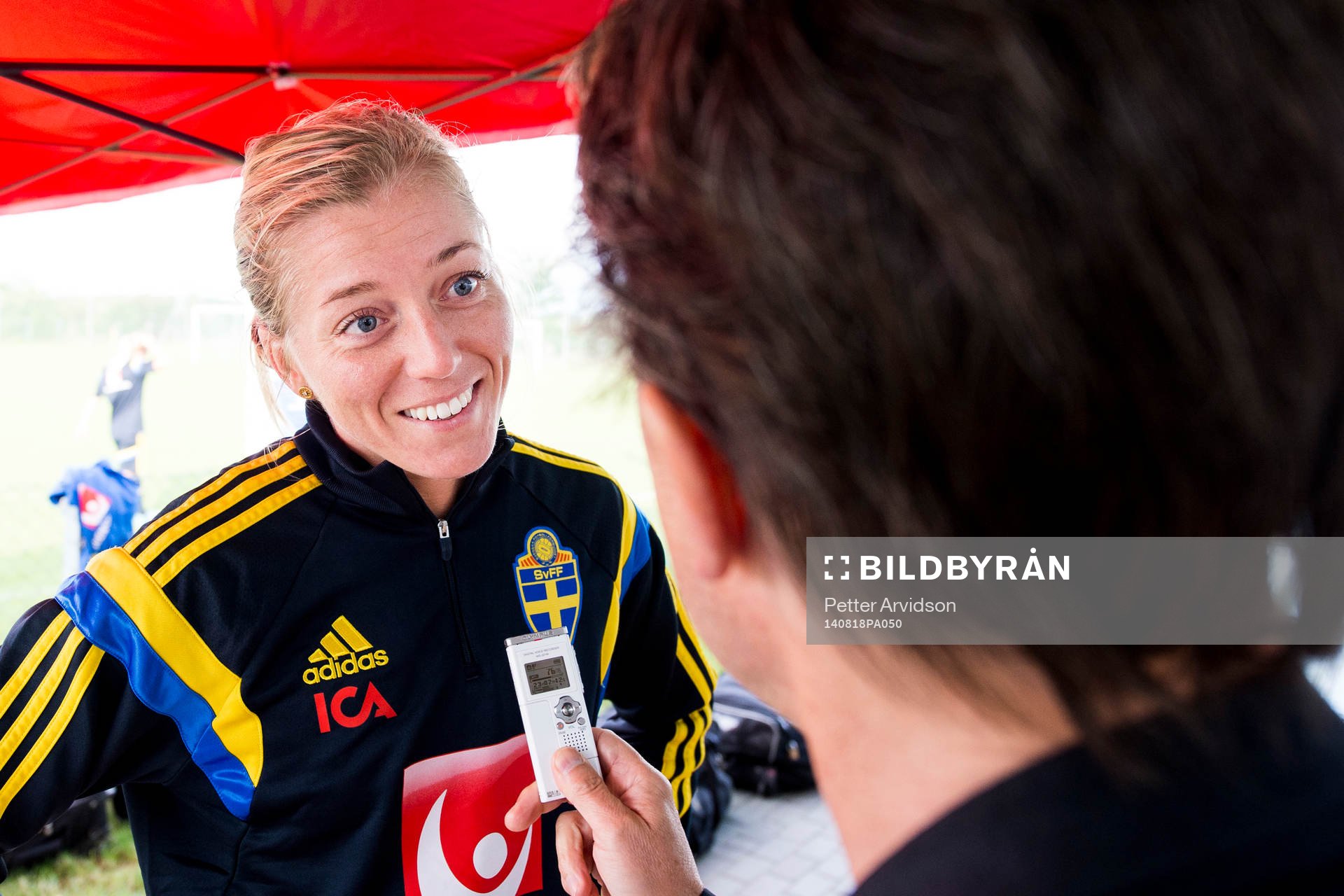 Sveriges Linda Sembrant blir intervjuad