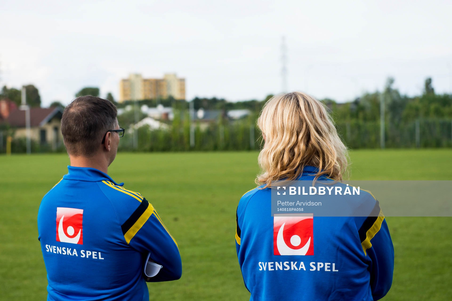 Svenska Spel loggor på ryggen på tröjor