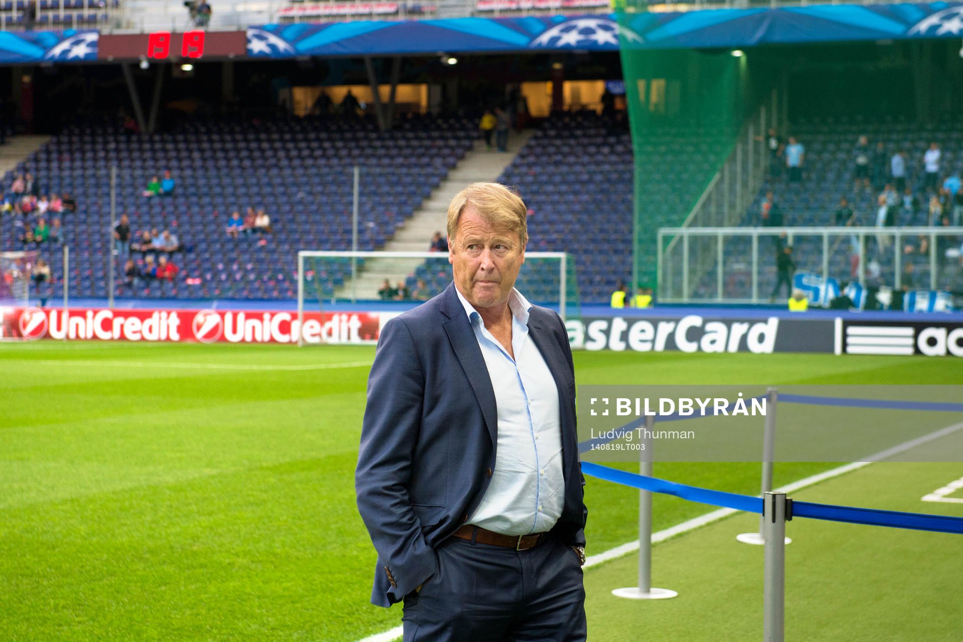 Malmö FFs tränare Åge Hareide lämnar planen