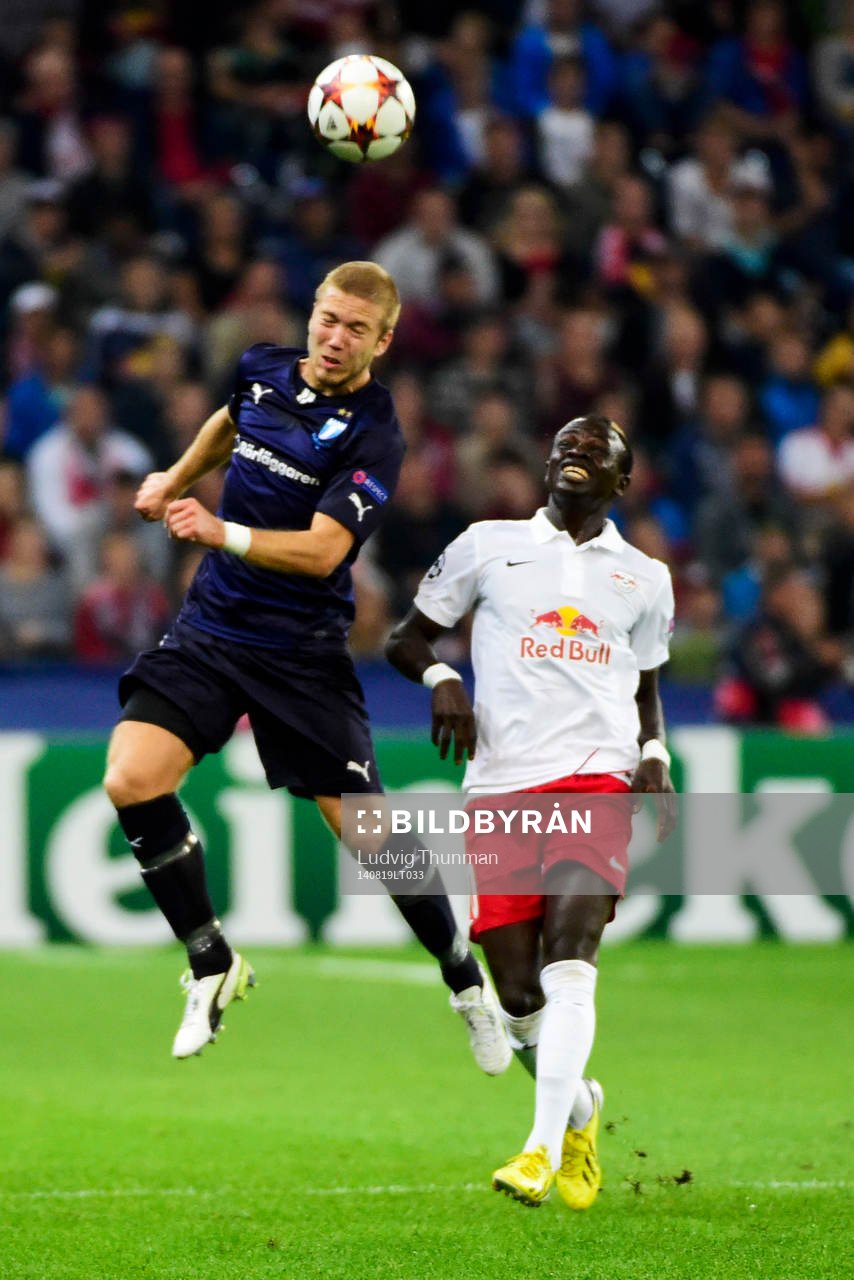 Malmö FFs Anton Tinnerholm och Salzburgs Sadio Mané