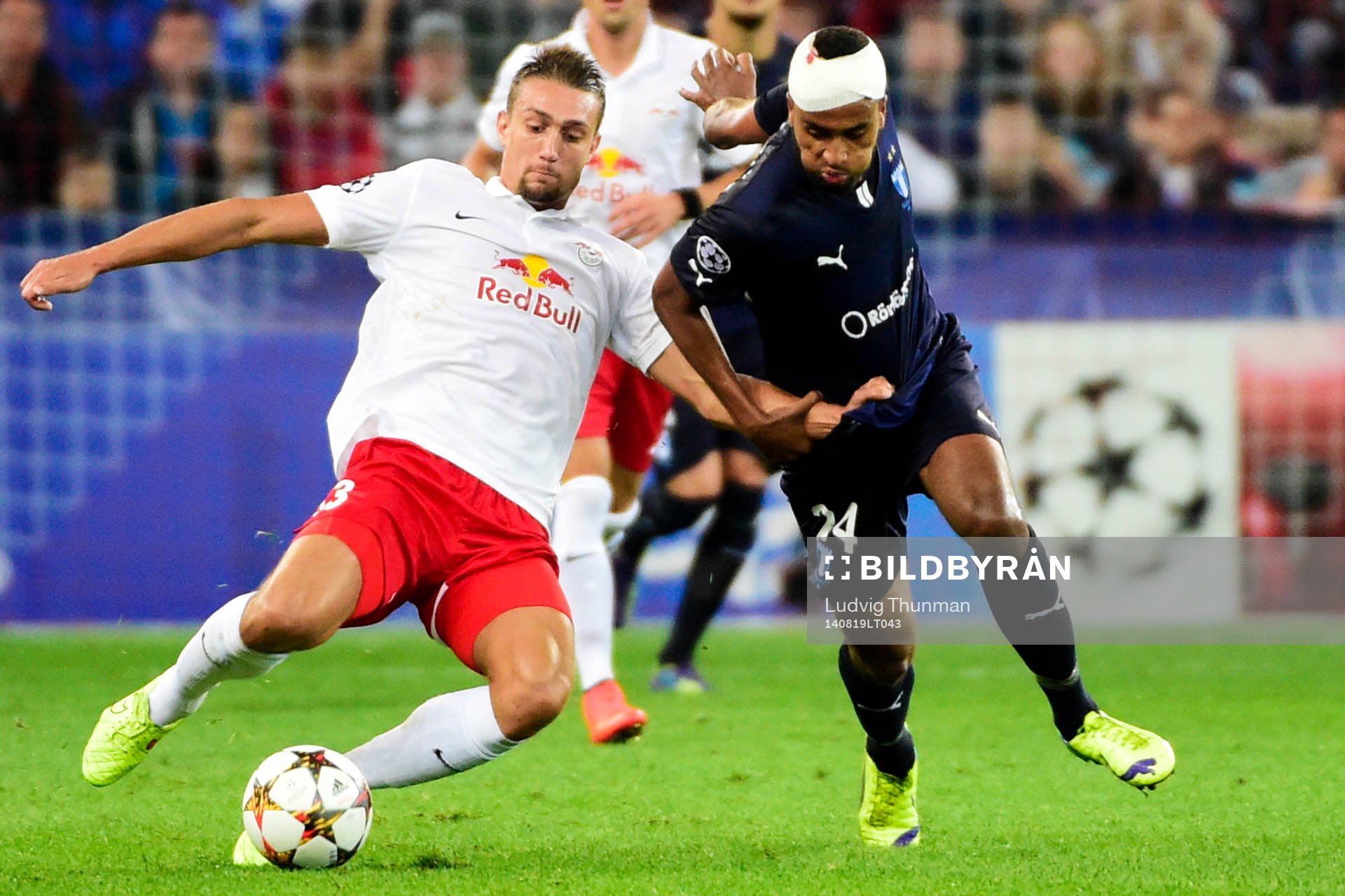 Salzburgs sa13+och Malmö FFs Isaac Kiese Thelin