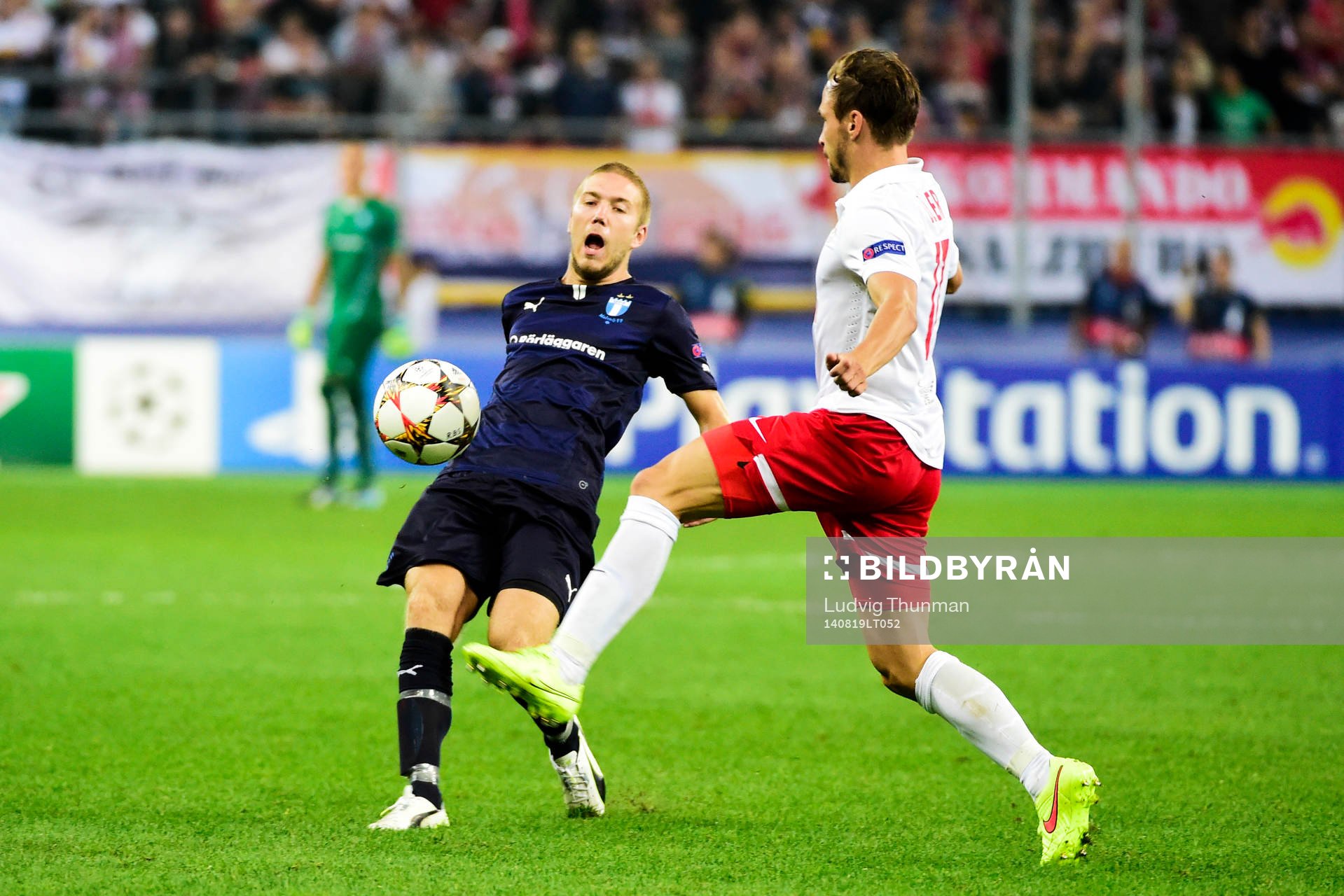 Malmö FFs Anton Tinnerholm och Salzburgs Andreas Ulmer