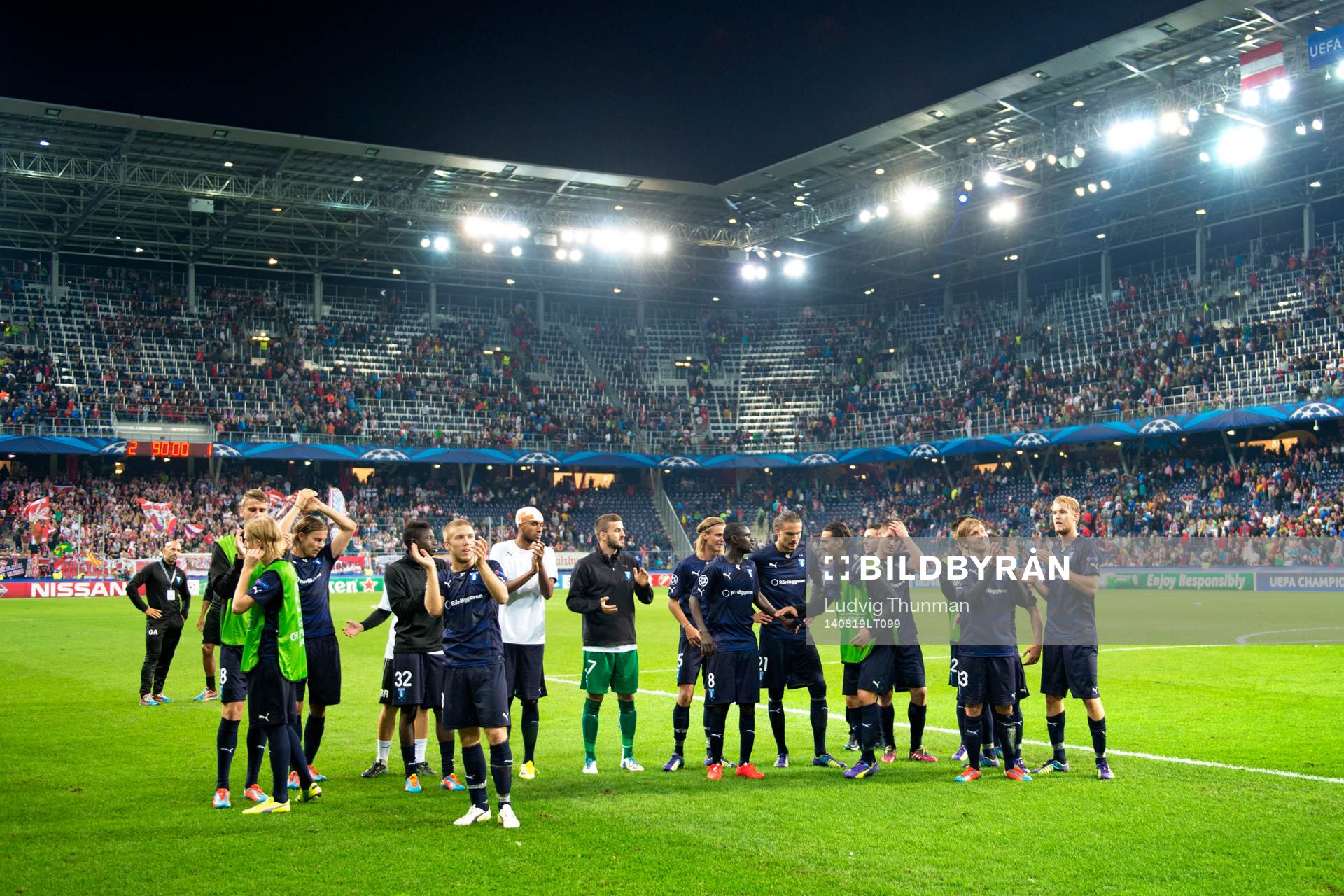 Malmö FFs spelare jublar mot klacken