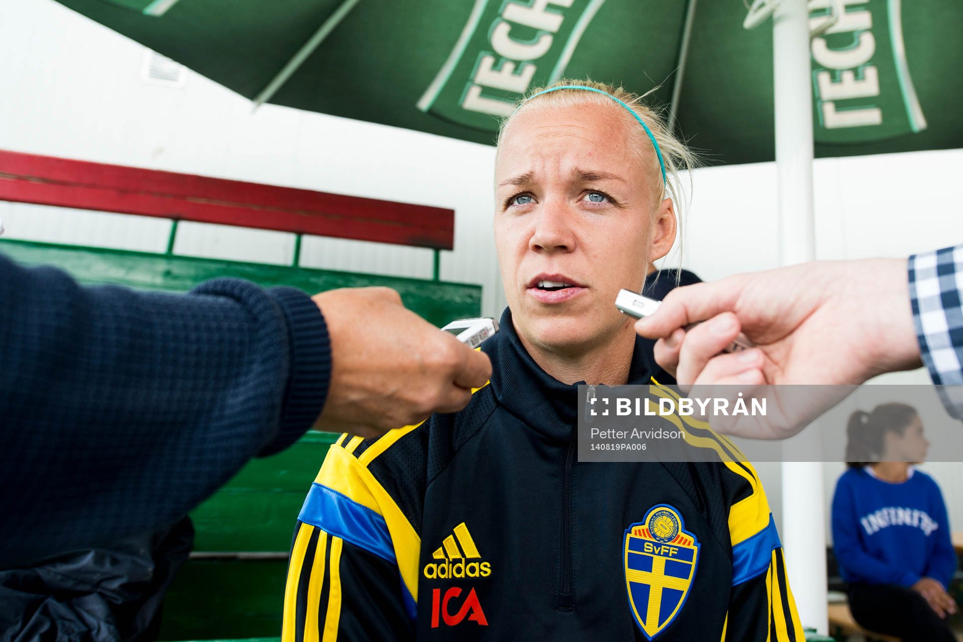 Sveriges Caroline Seger blir intervjuad