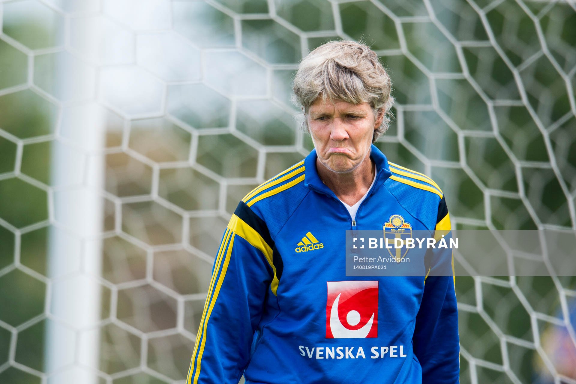 Sveriges förbundskapten Pia Sundhage ser deppig ut