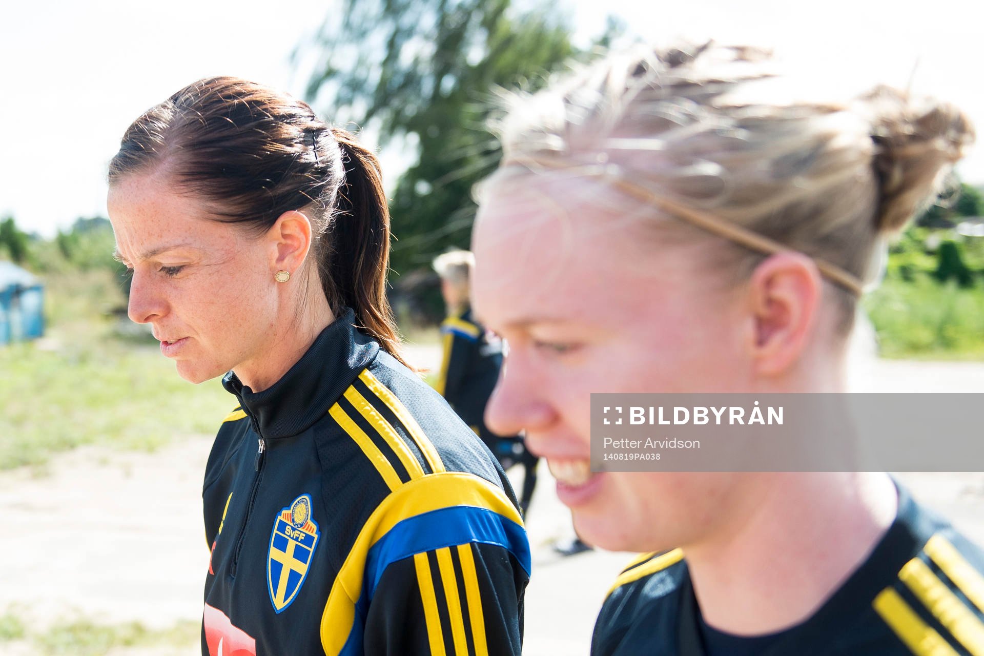 Sveriges Lotta Schelin och målvakt Hedvig Lindahl
