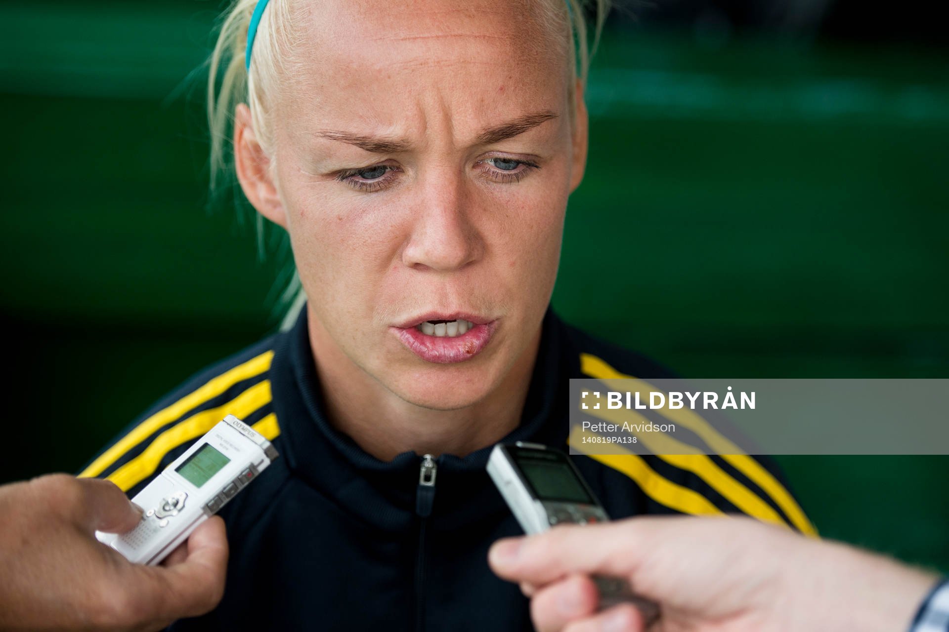 Sveriges Caroline Seger blir intervjuad