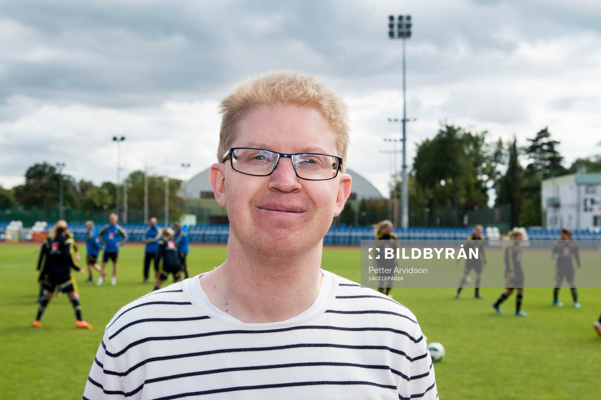Bylinebild, Fredrik Hasselgren, reporter på damfotboll.com under en träning inför VM-kvalmatchen mot Polen den 20 augusti 2014 i Gdansk.