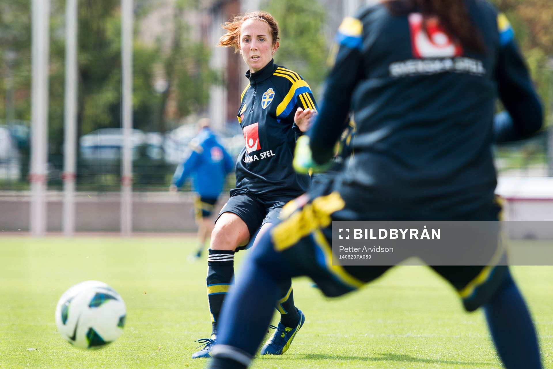 Sveriges Marina Pettersson Engström tränar avslut under en träning inför VM-kvalmatchen mot Polen den 20 augusti 2014 i Gdansk.