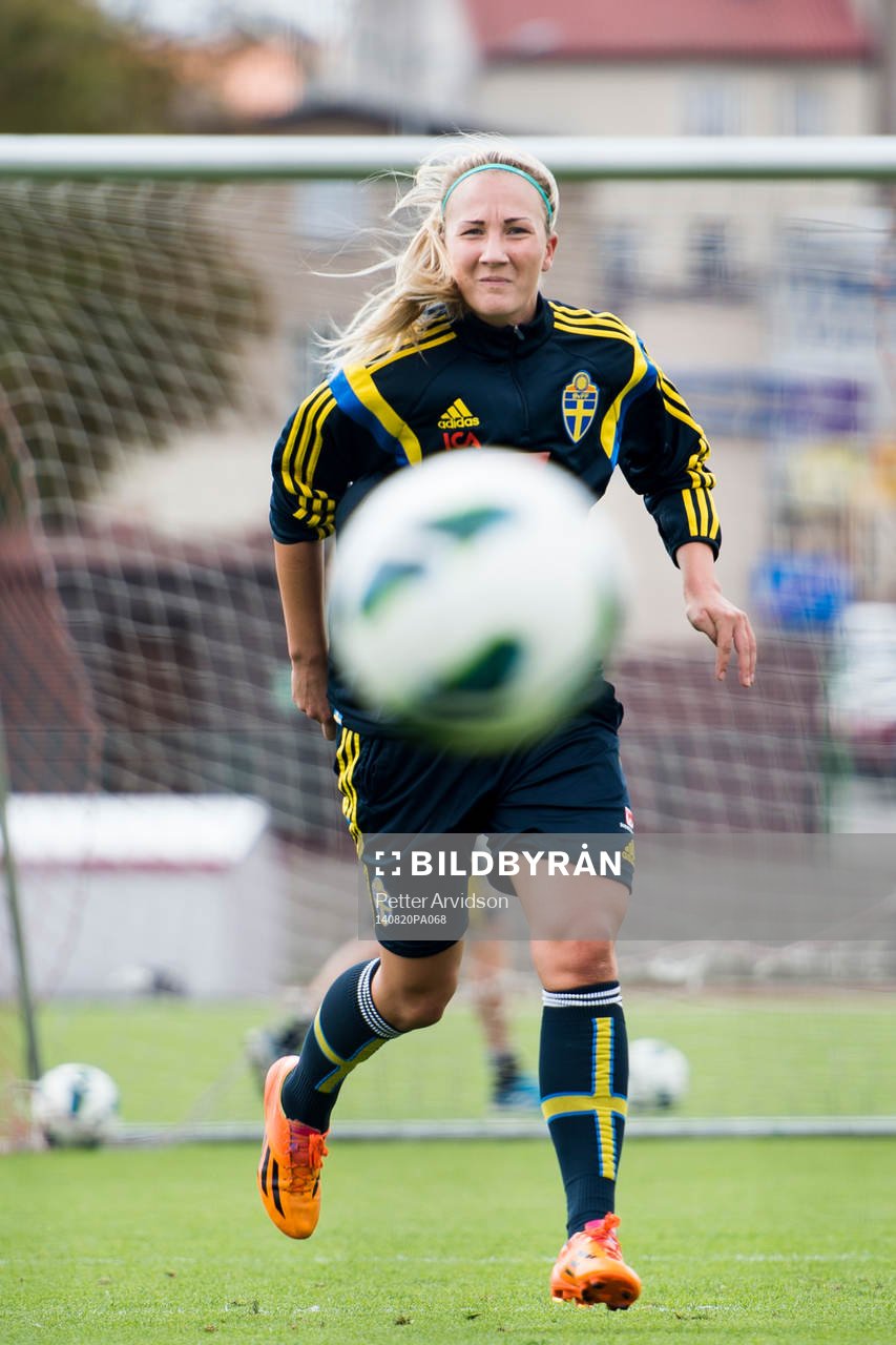 Sveriges Emma Lund under en träning inför VM-kvalmatchen mot Polen den 20 augusti 2014 i Gdansk.