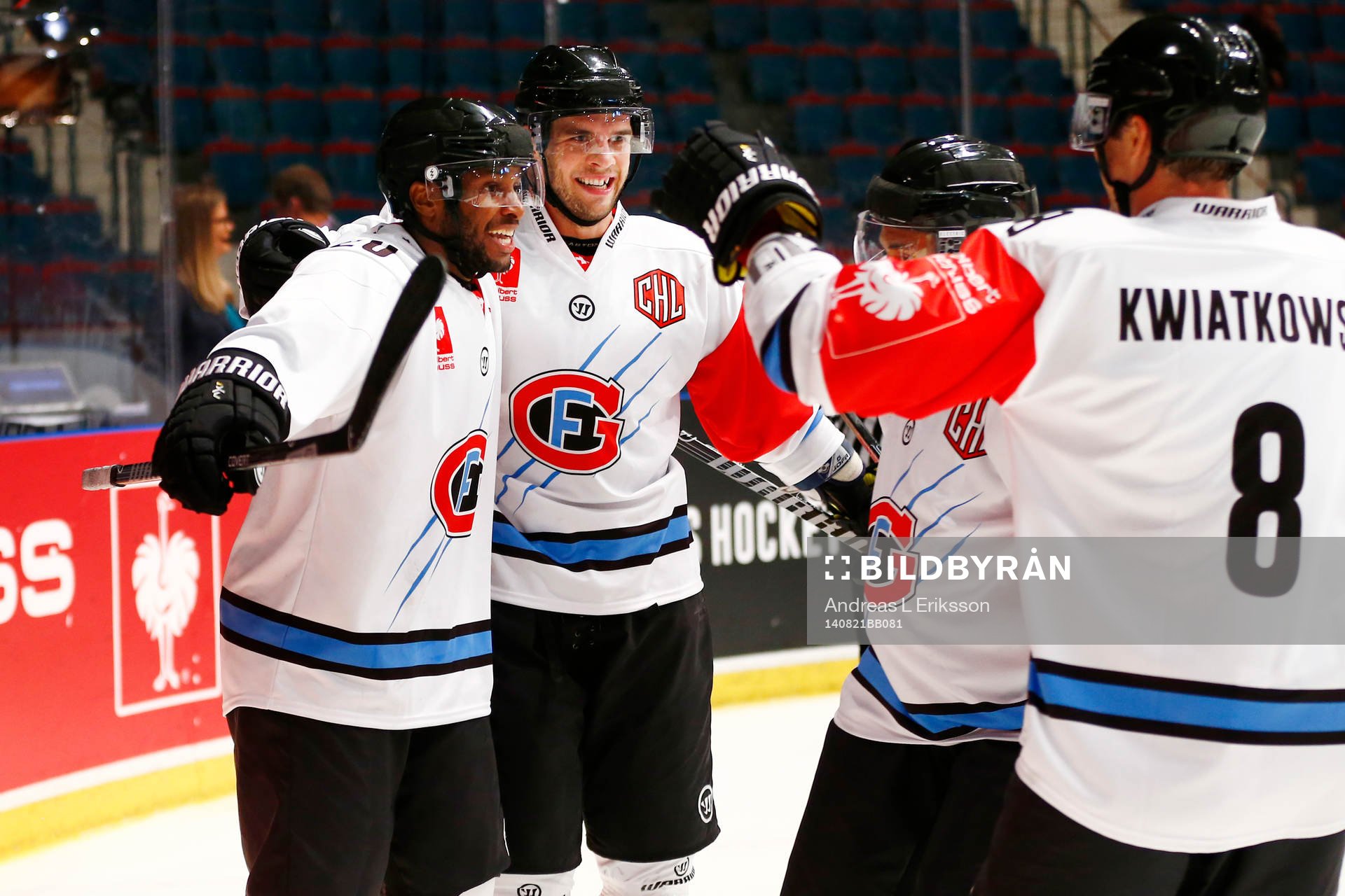 Fribourg-Gottérons Gregory Mauldin gör 3-1 och gratuleras