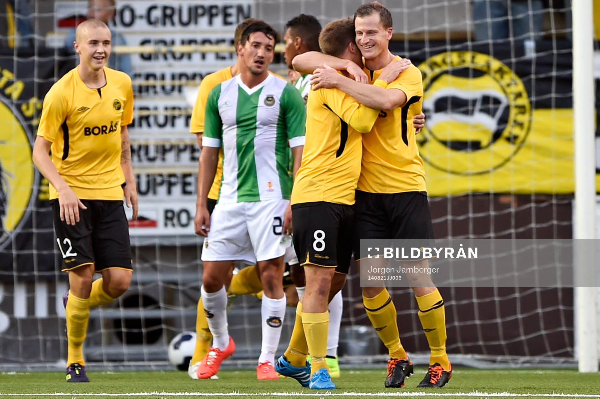 Elfsborgs Daniel Mobaeck kramas om av Anders Svensson efter han gjort 2-0 under fotbollsmatchen i Europa league mellan IF Elfsborg och Rio Ave FC den 21 juli 2014 i Borås.