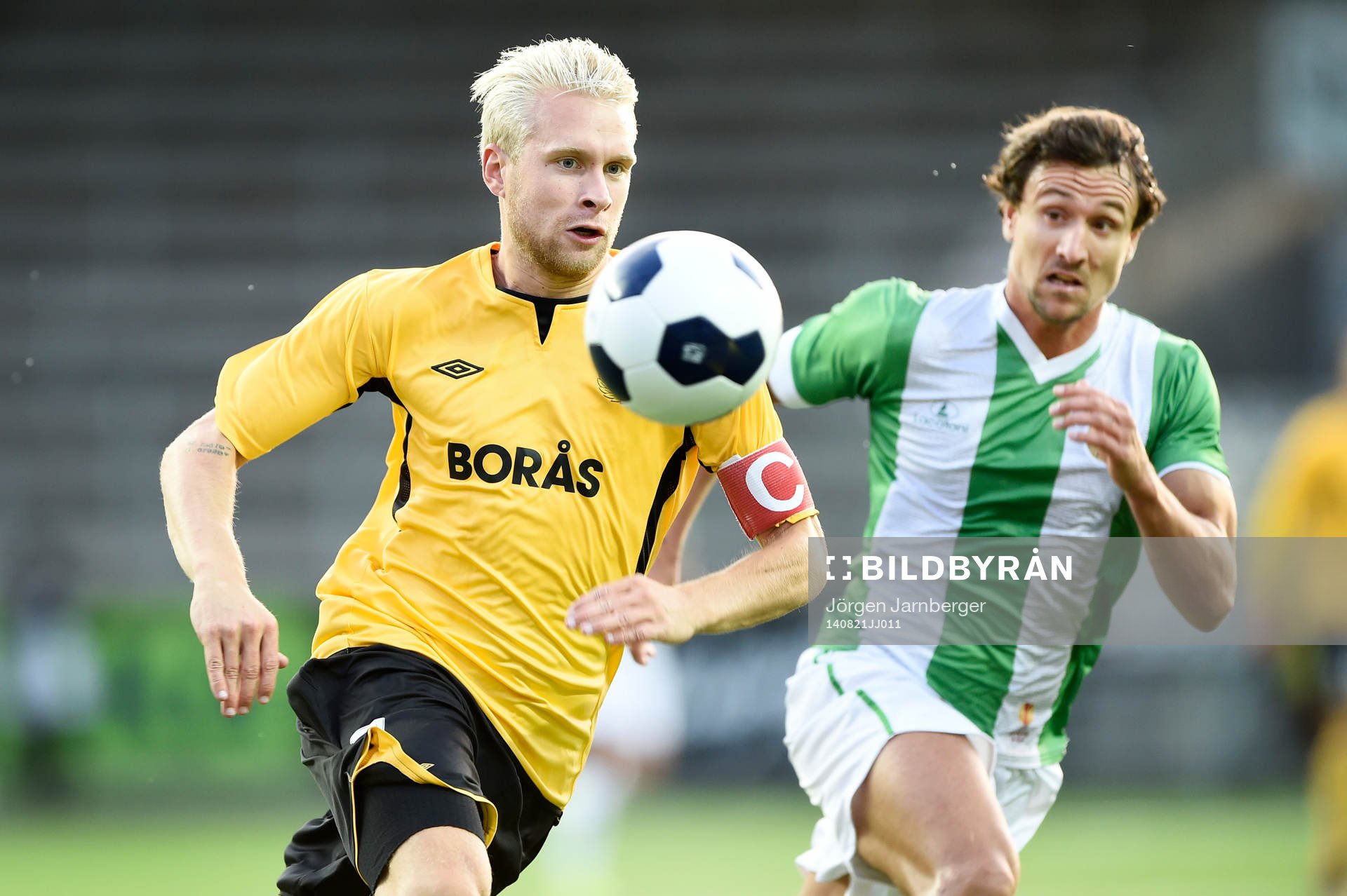 Elfsborgs Johan Larsson och Rio Aves Ukra