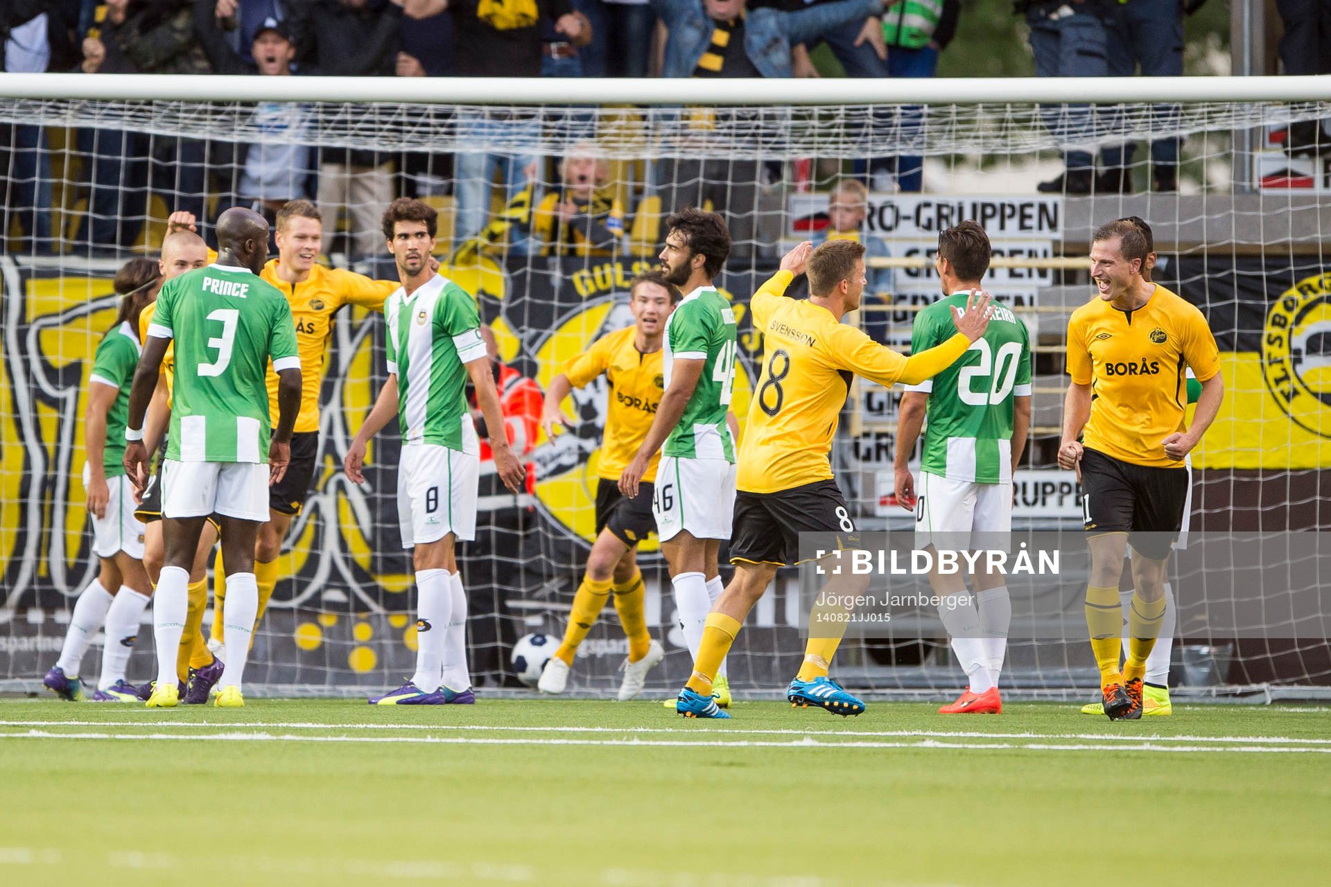Elfsborgs Daniel Mobaeck (höger i bild) jublar