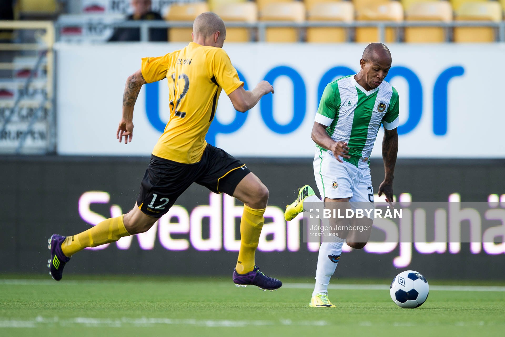 Rio Aves Yonathan Del Valle och Elfsborgs Sebastian Holmén under fotbollsmatchen i Europa league mellan IF Elfsborg och Rio Ave FC den 21 juli 2014 i Borås.