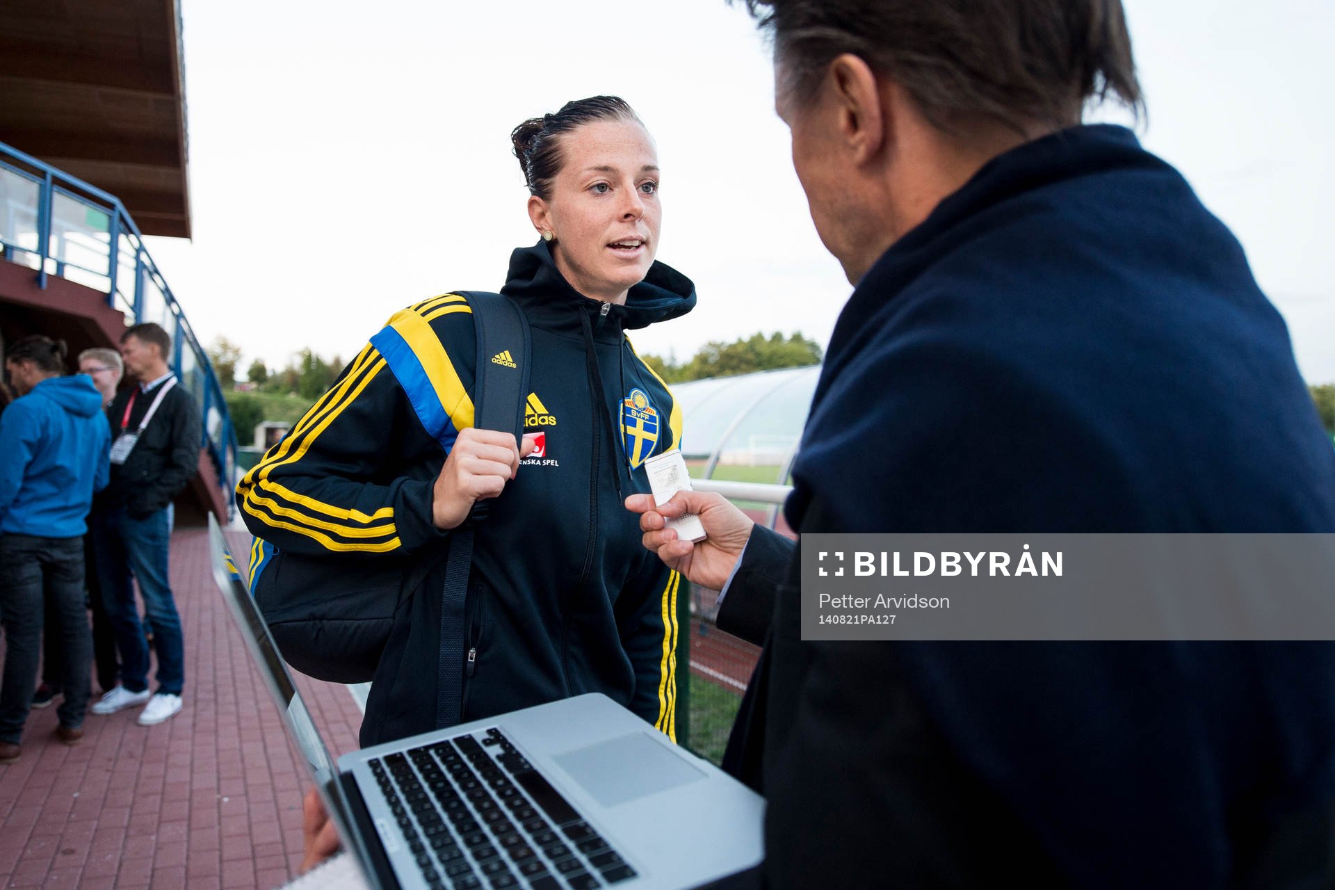 Sveriges Lotta Schelin svarar på frågor från Expressens