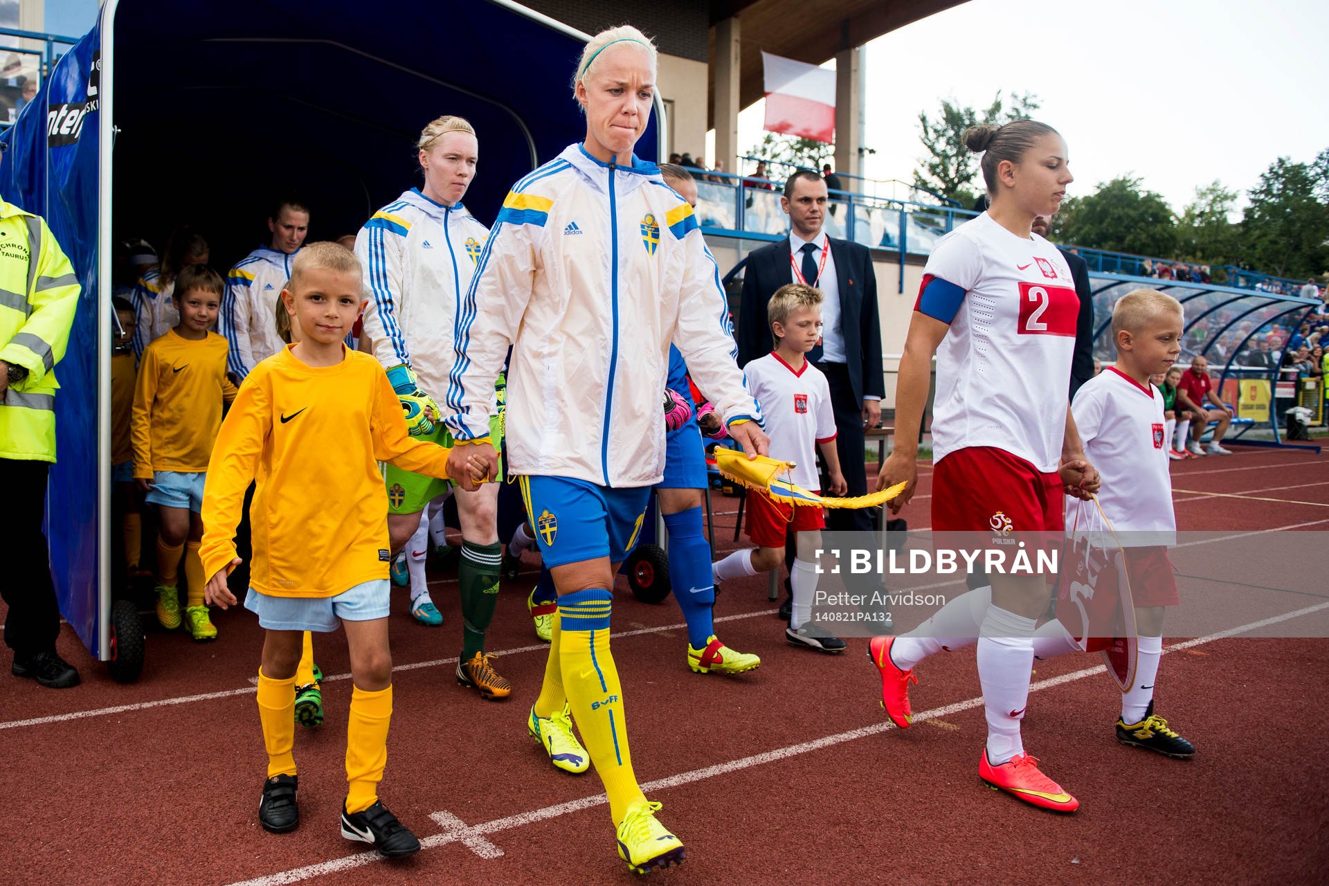 Sveriges Caroline Seger och målvakt Hedvig Lindahl gör