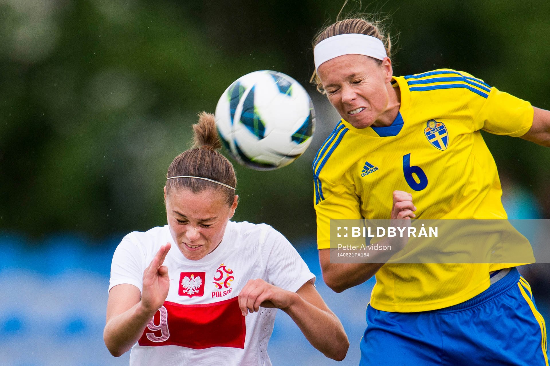 Sveriges Sara Thunebro i nickduell med Polens Ewa Pajor