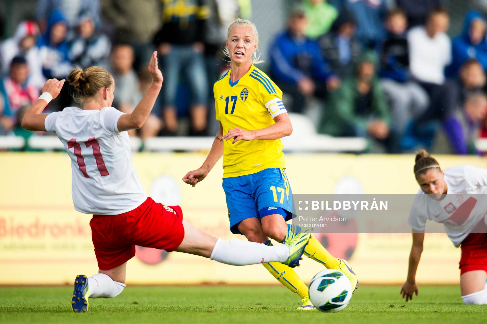 Sveriges Caroline Seger passar och Polens Gabriela