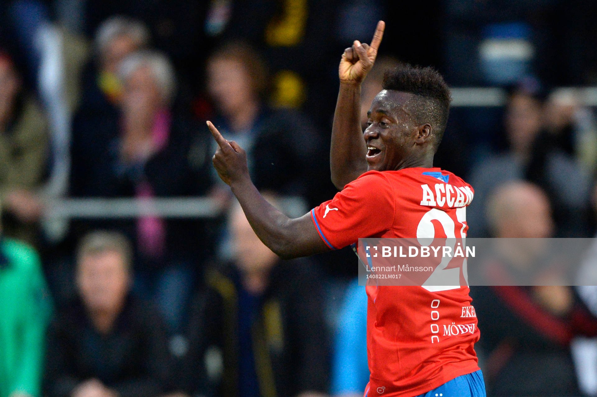 Helsingborgs David Accam jublar
