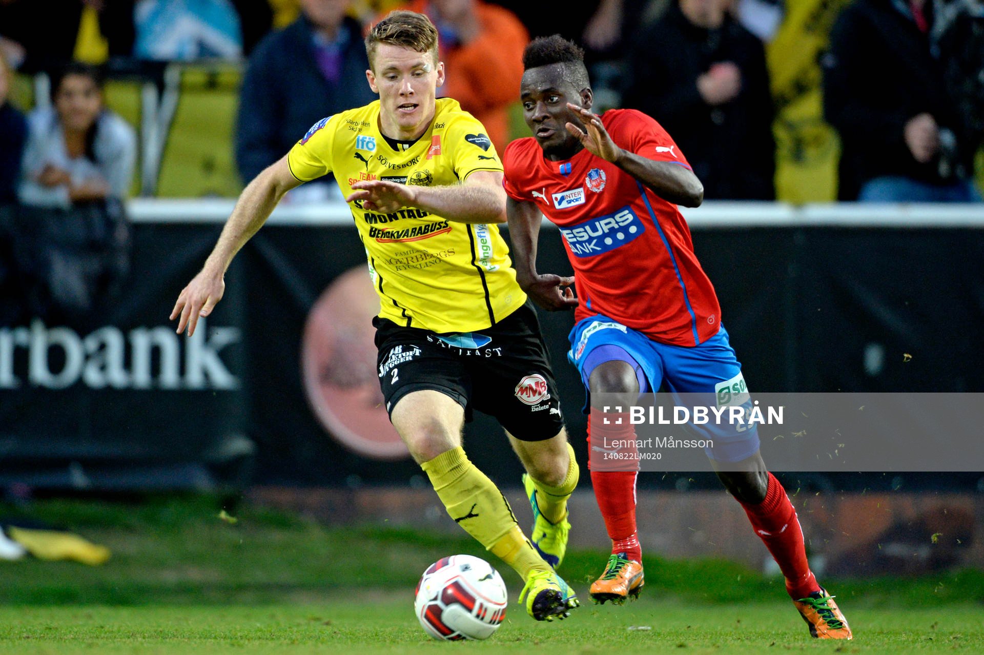 Mjällbys Viktor Agardius och Helsingborgs David Accam