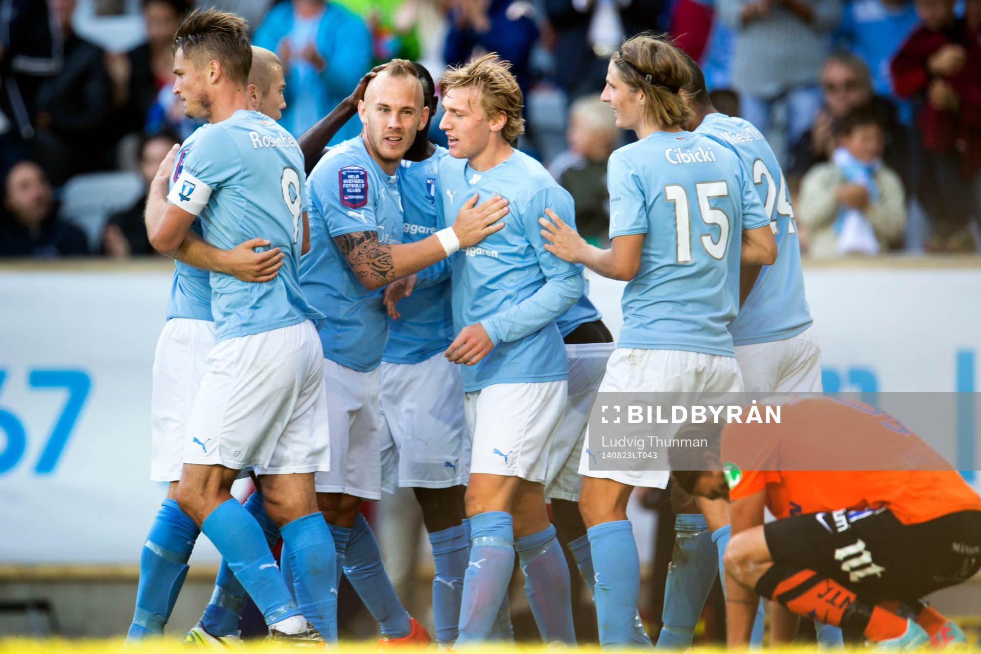 Malmö FFs Emil Forsberg kramas om