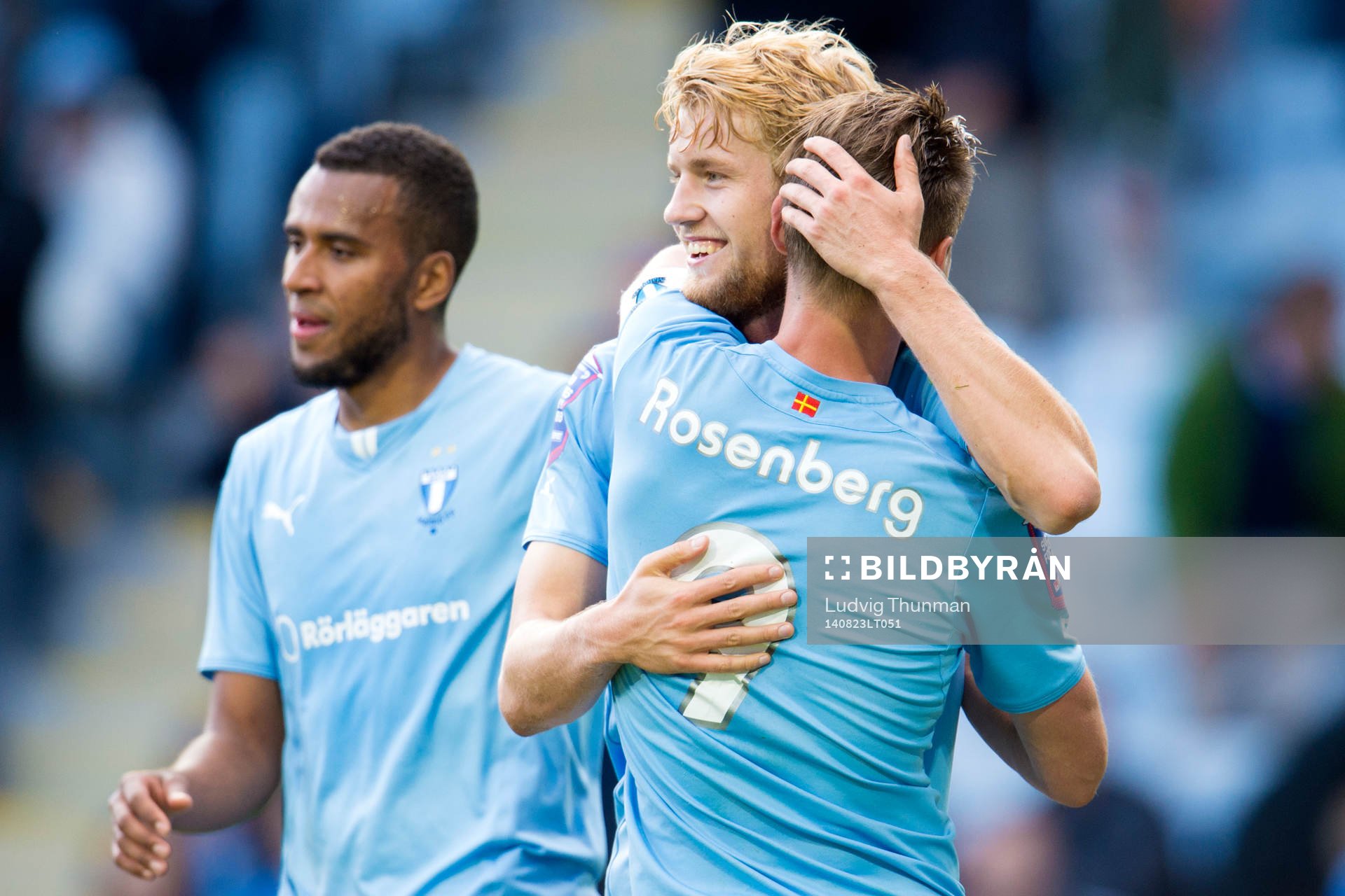 Malmö FFs Filip Helander kramas om av Markus Rosenberg