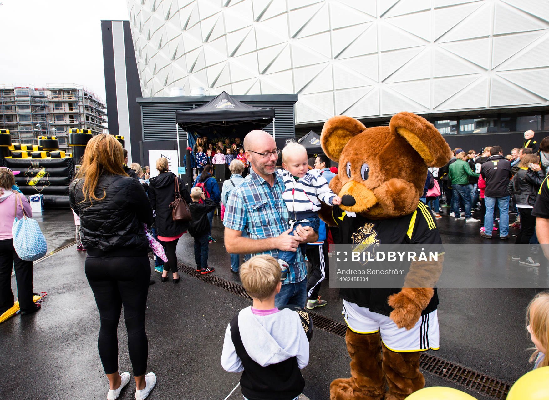 Maskoten Gnagis på Gnagisland inför fotbollsmatchen i Allsvenskan mellan AIK och BK Häcken den 24 Augusti 2014 i Stockholm. 