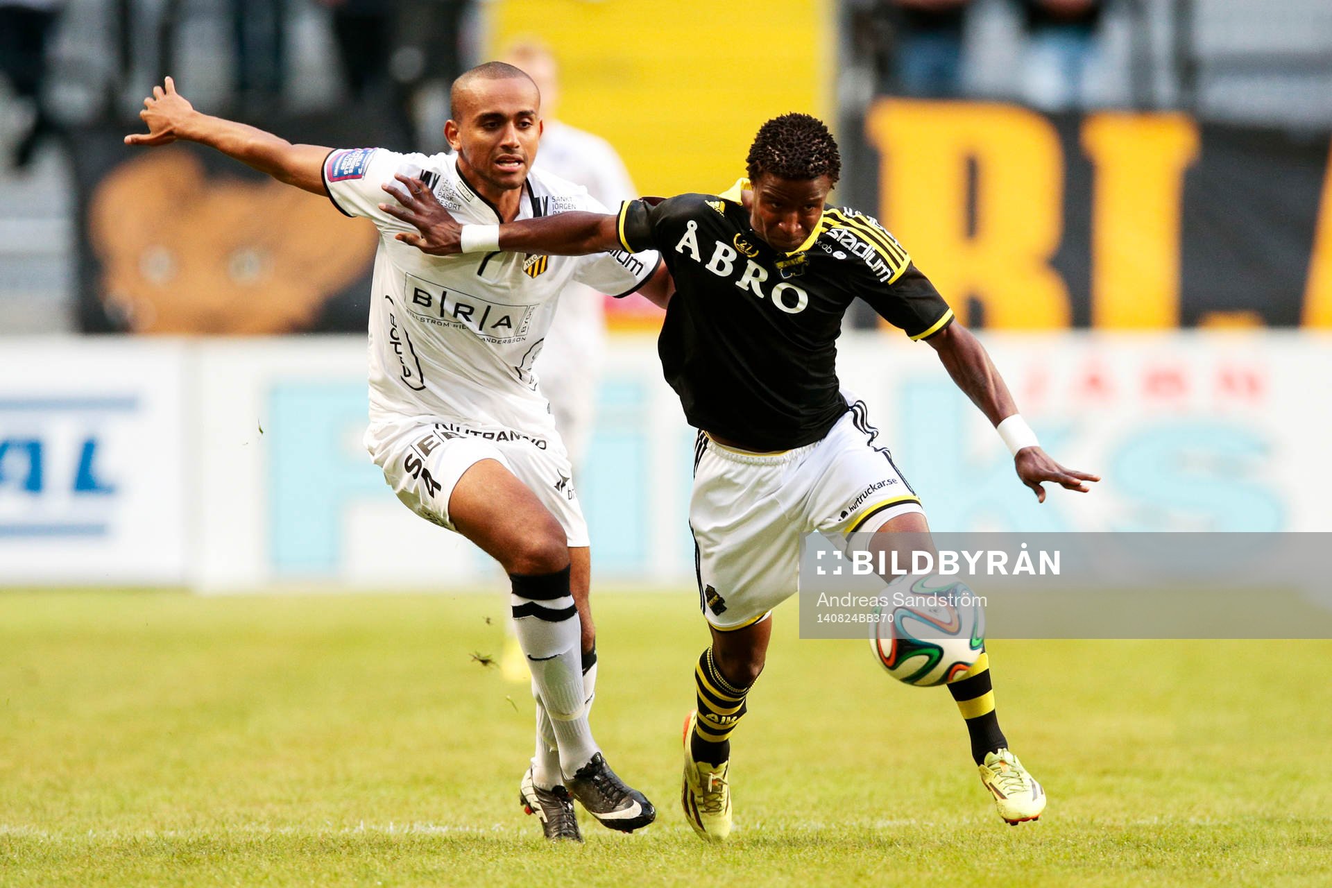 Häckens Walid Atta och AIK:s Kennedy Igboananike under fotbollsmatchen i Allsvenskan mellan AIK och BK Häcken den 24 Augusti 2014 i Stockholm.