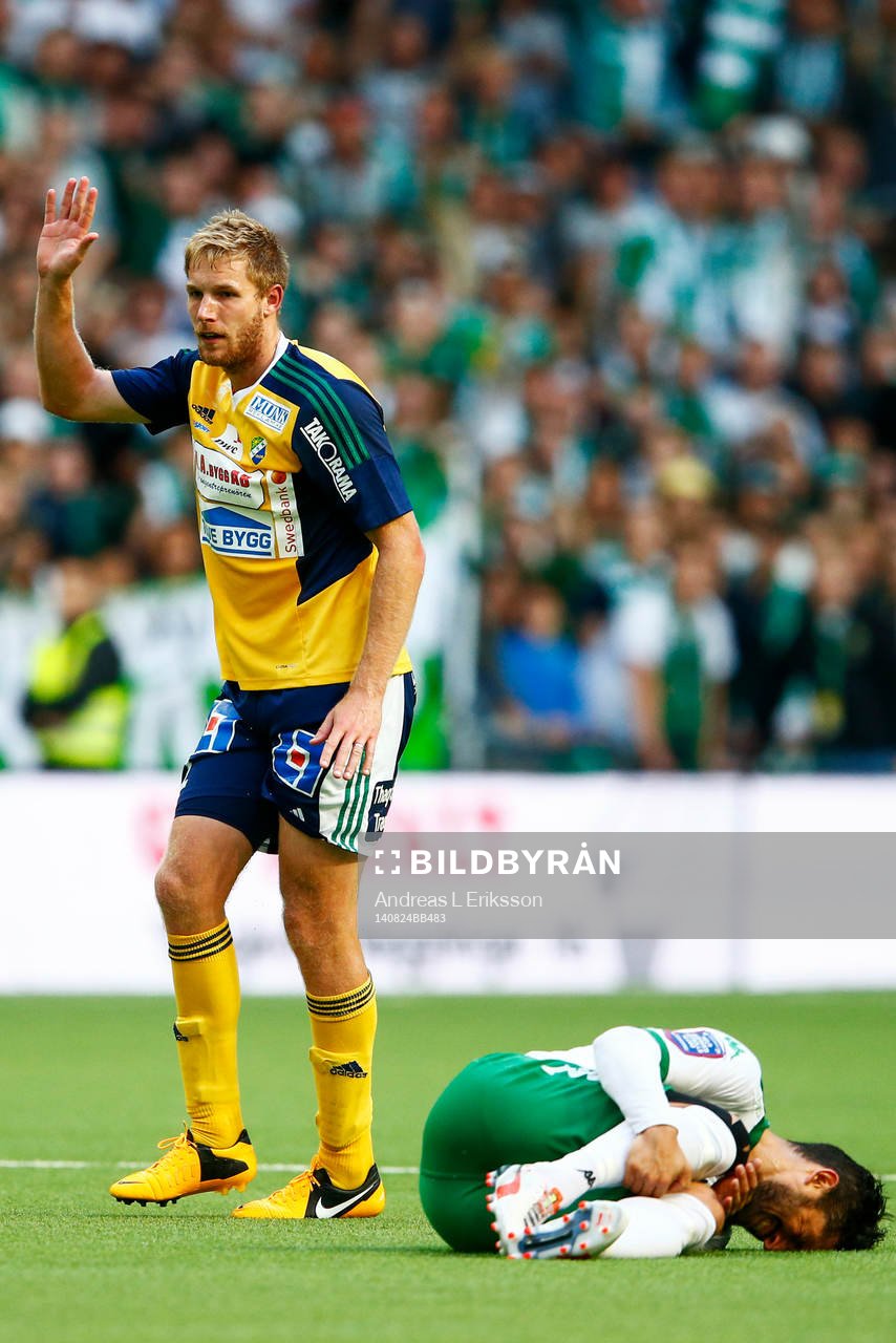 Ljungskiles Steven Old fäller Hammarbys Pablo Pinones-Arce och får sitt andra gula kort under fotbollsmatchen i Superettan mellan Hammarby och Ljungskile den 24 augusti 2014 i Stockholm.