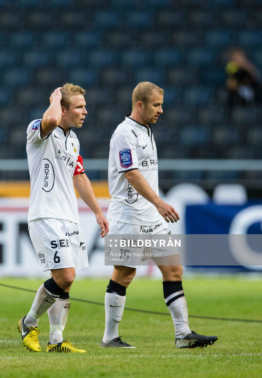 Häckens David Frölund (v) och Kari Arkivuo ser deppiga ut