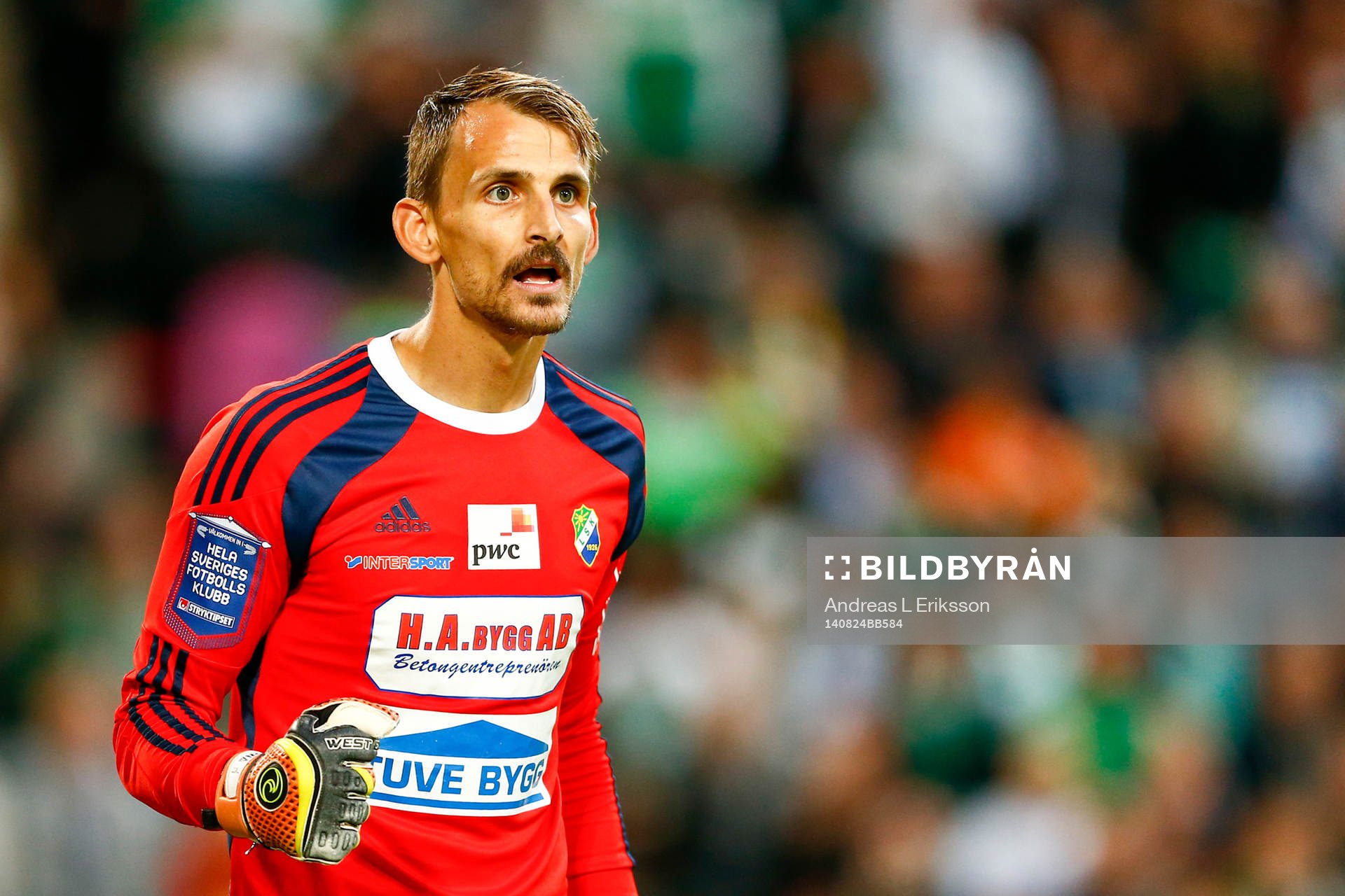 Ljungskiles målvakt Alex Horwath under fotbollsmatchen i Superettan mellan Hammarby och Ljungskile den 24 augusti 2014 i Stockholm. 