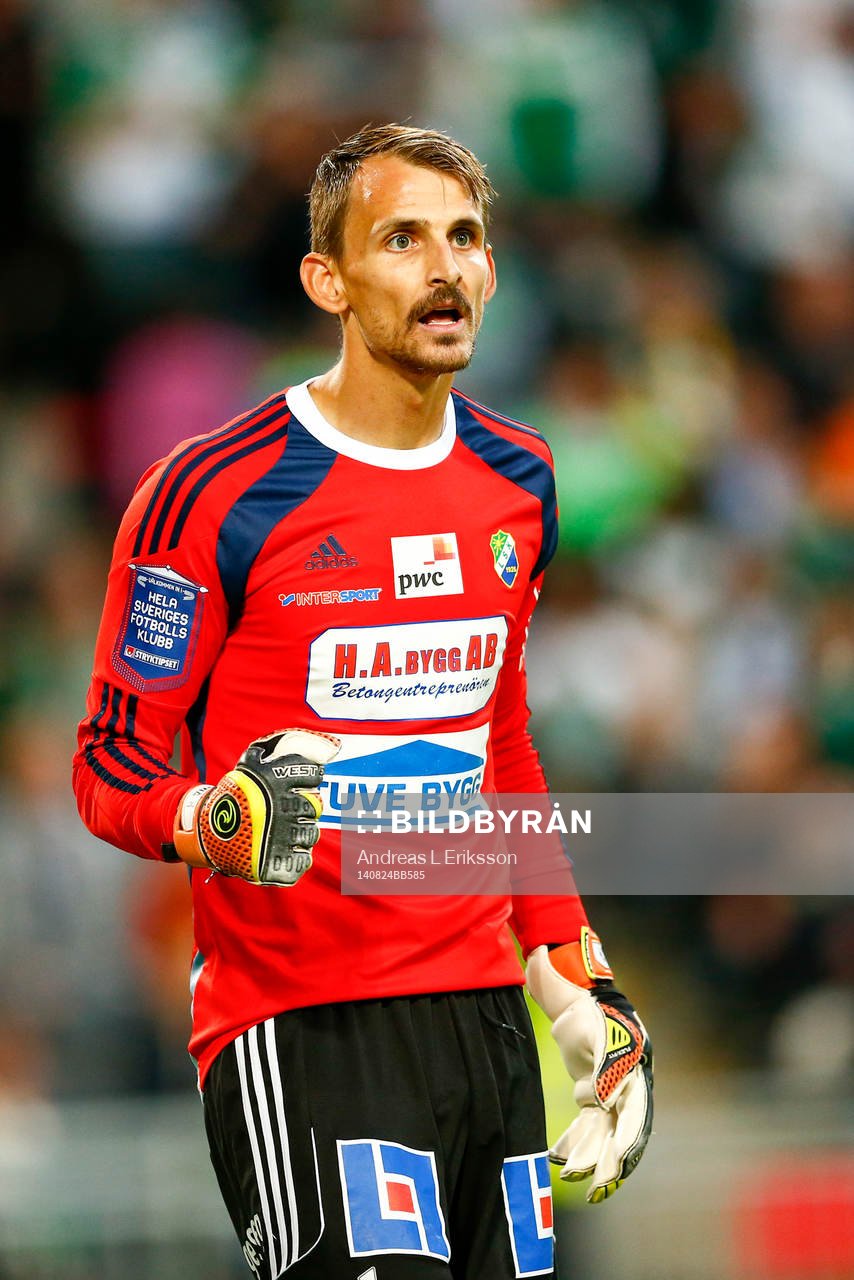 Ljungskiles målvakt Alex Horwath under fotbollsmatchen i Superettan mellan Hammarby och Ljungskile den 24 augusti 2014 i Stockholm. 
