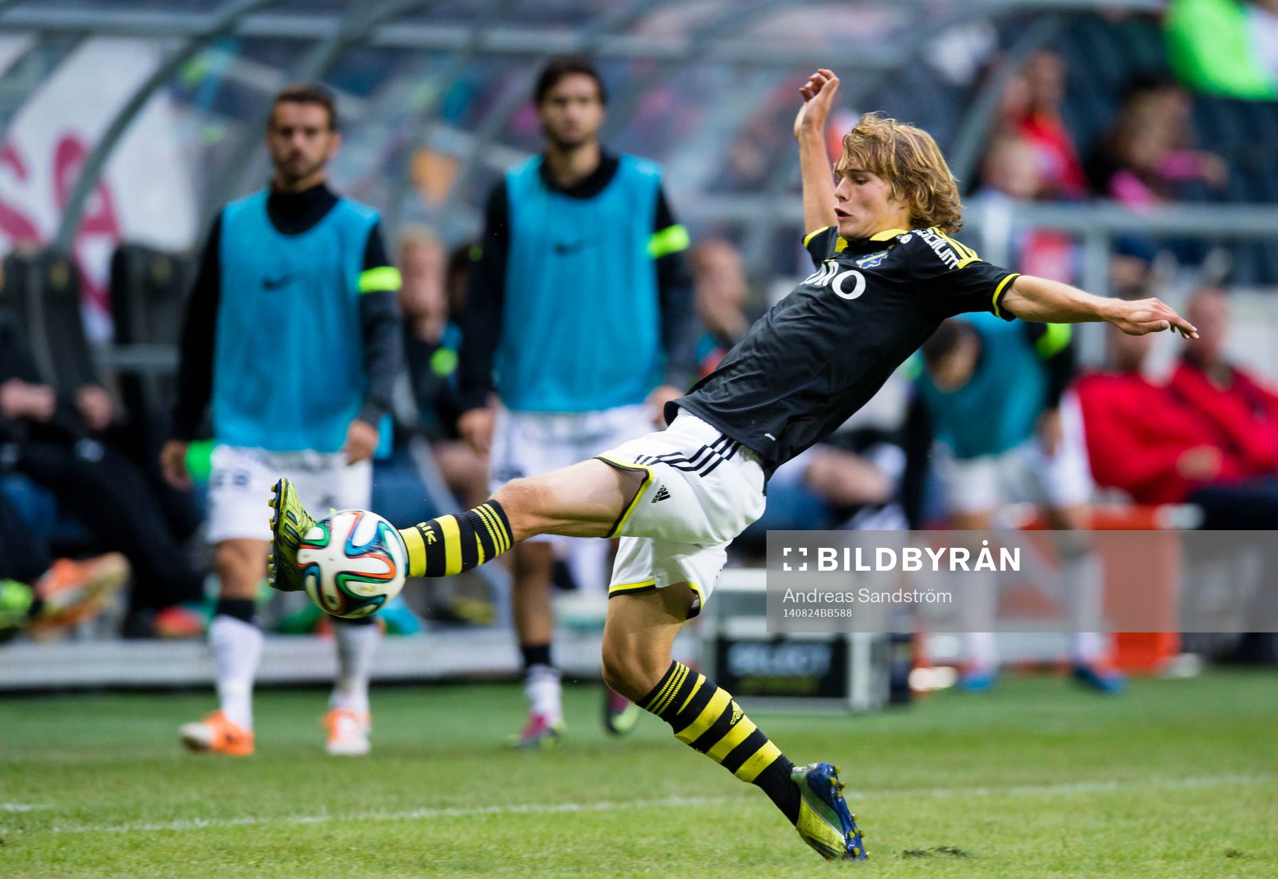s Sam Lundholm